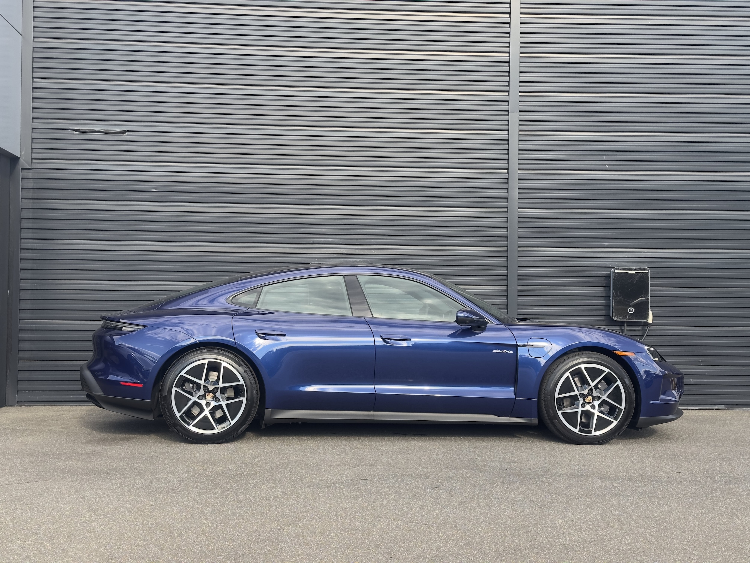 2025 Porsche Taycan Base - Photo 10