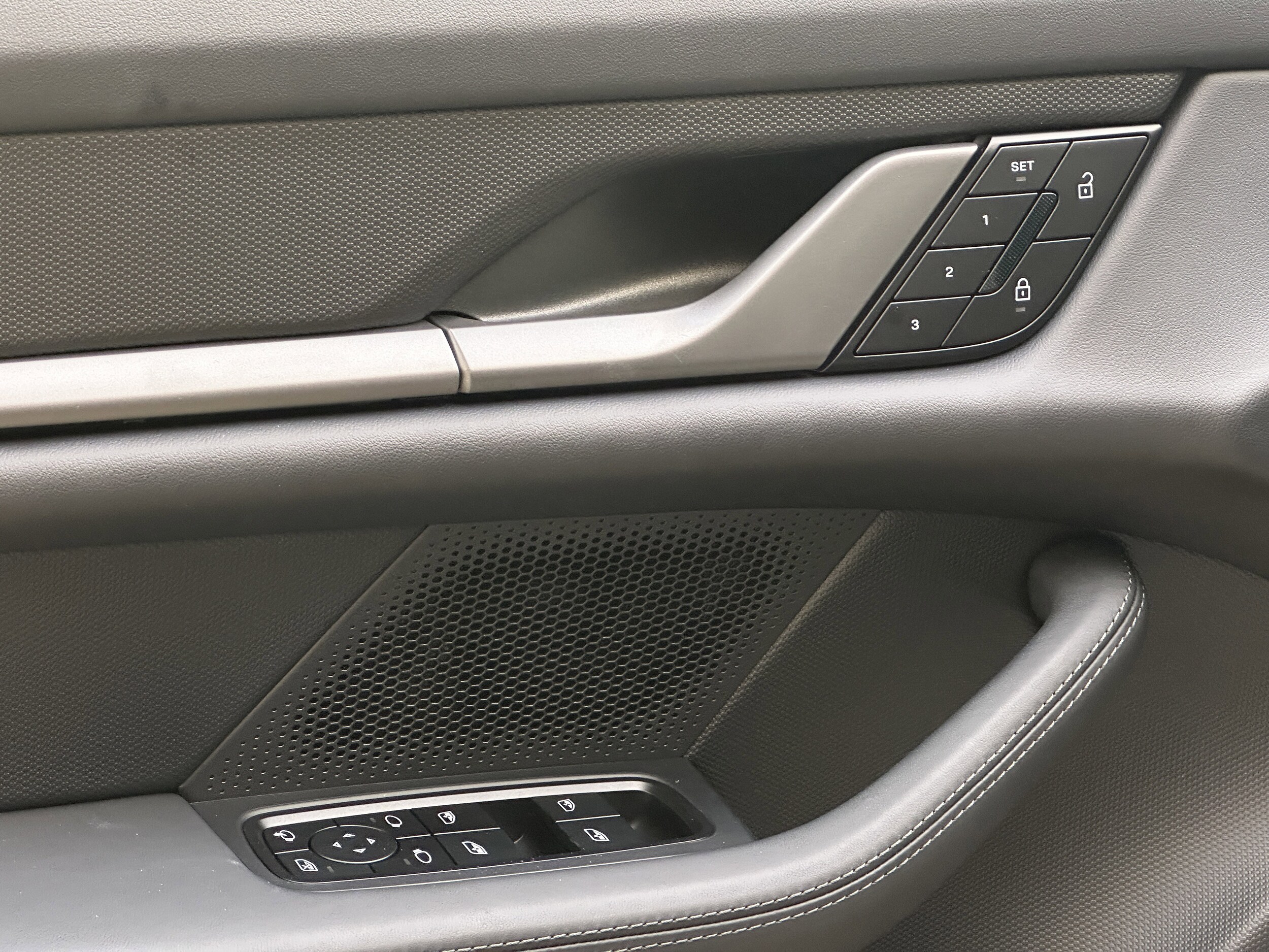 2026 Porsche Taycan S - Photo 32