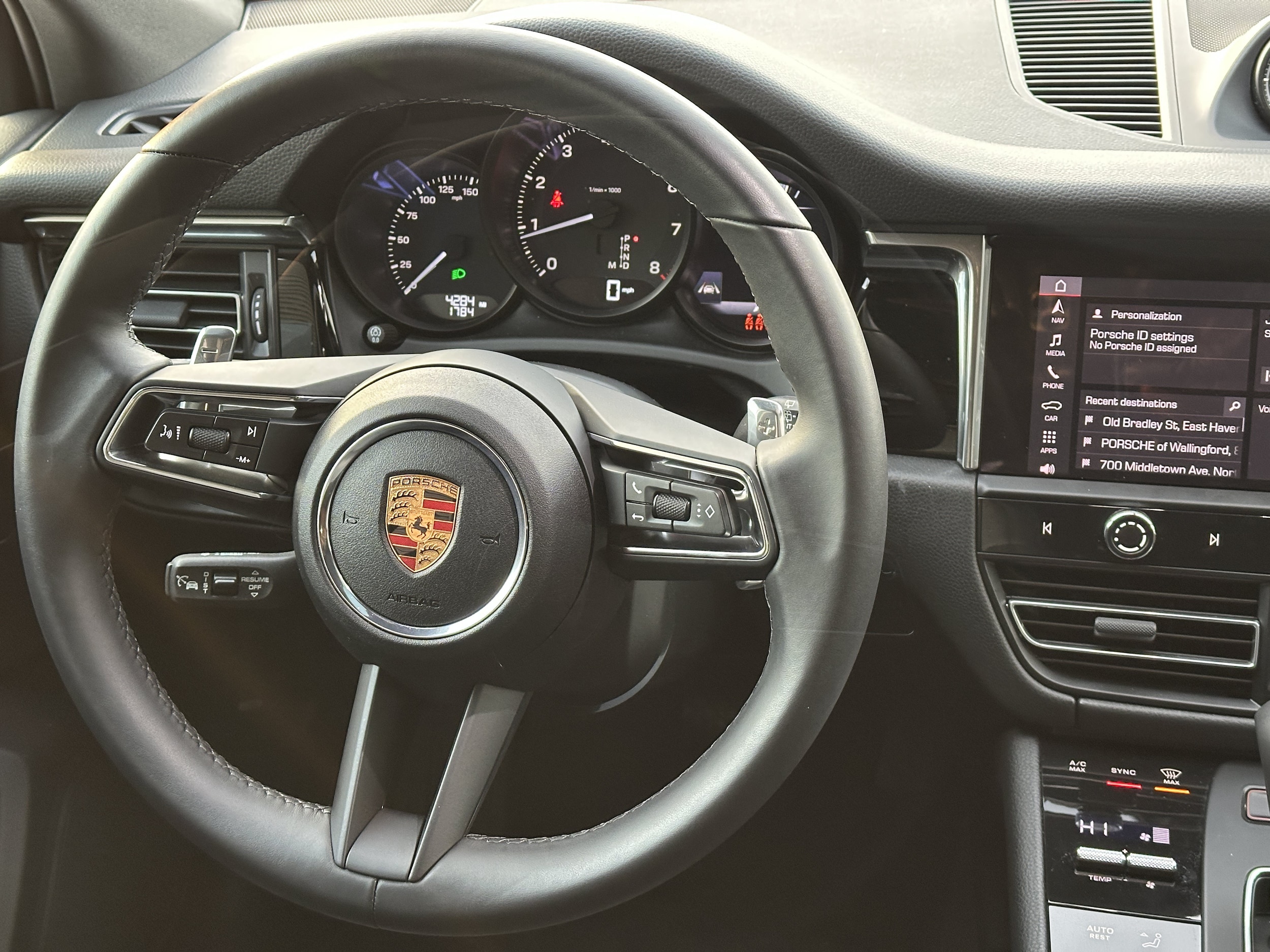 2025 Porsche Macan T - Photo 23