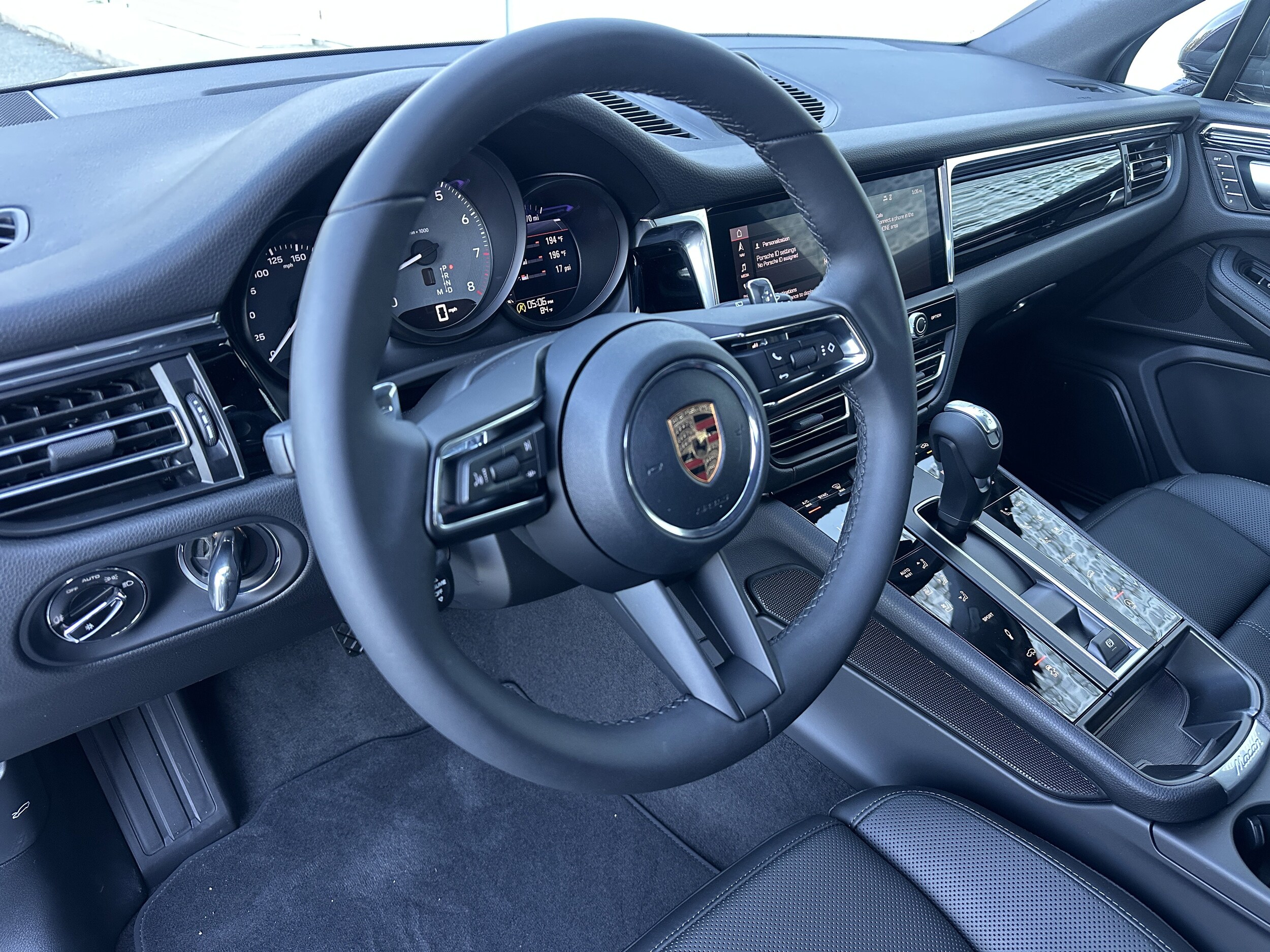 2026 Porsche Macan S photo 4