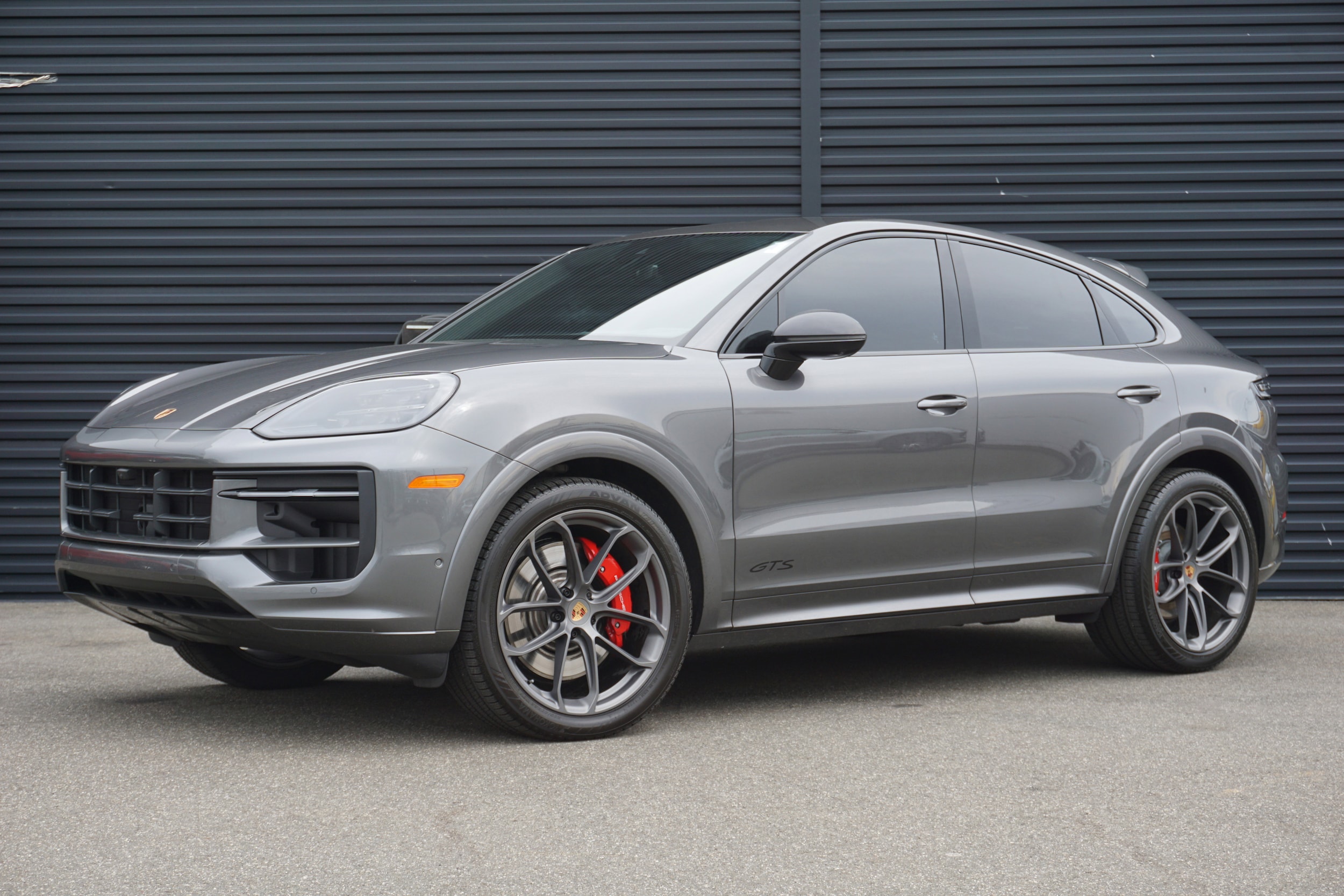 2025 Porsche Cayenne GTS's photo