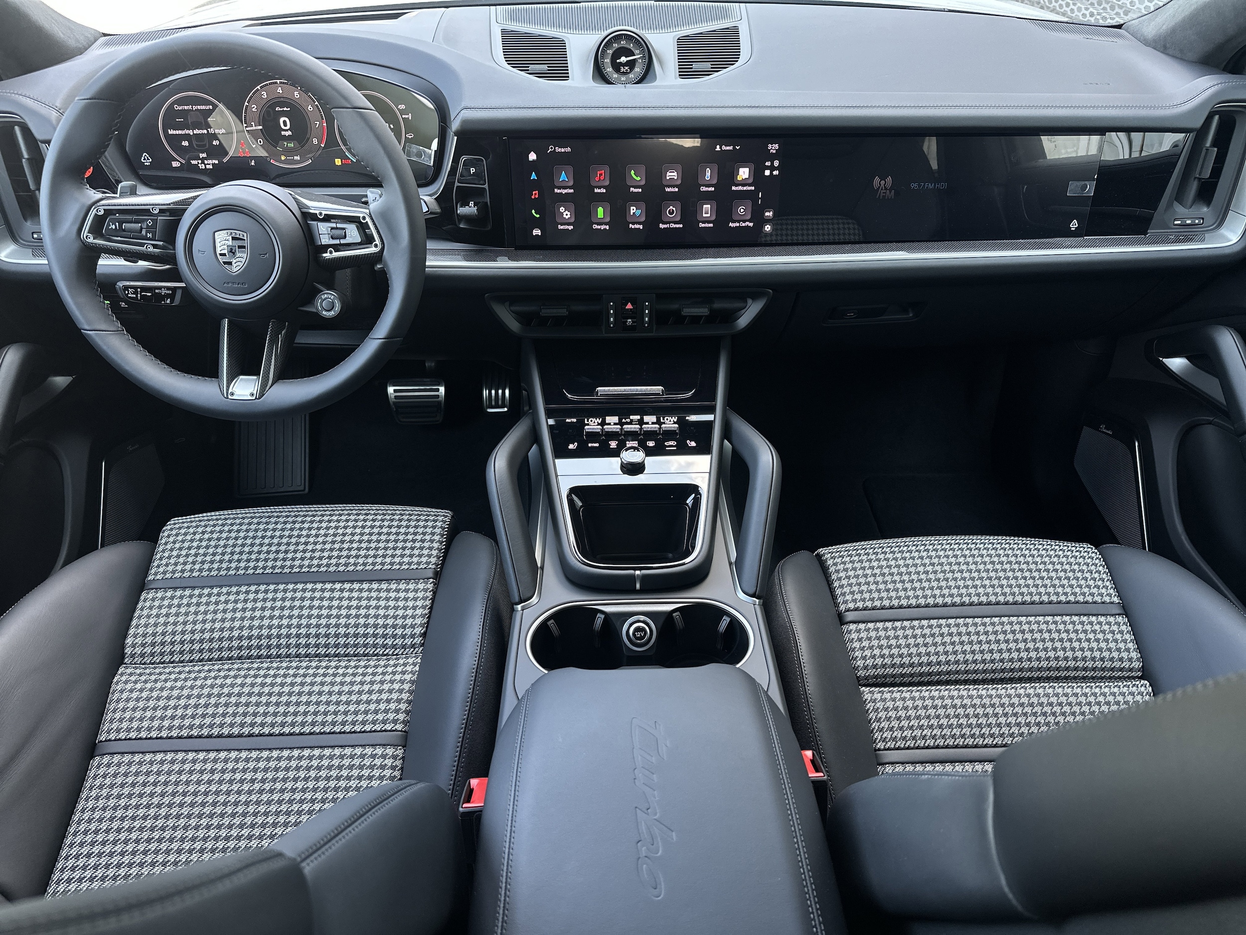2025 Porsche Cayenne Coup Turbo E-Hybrid - Photo 6