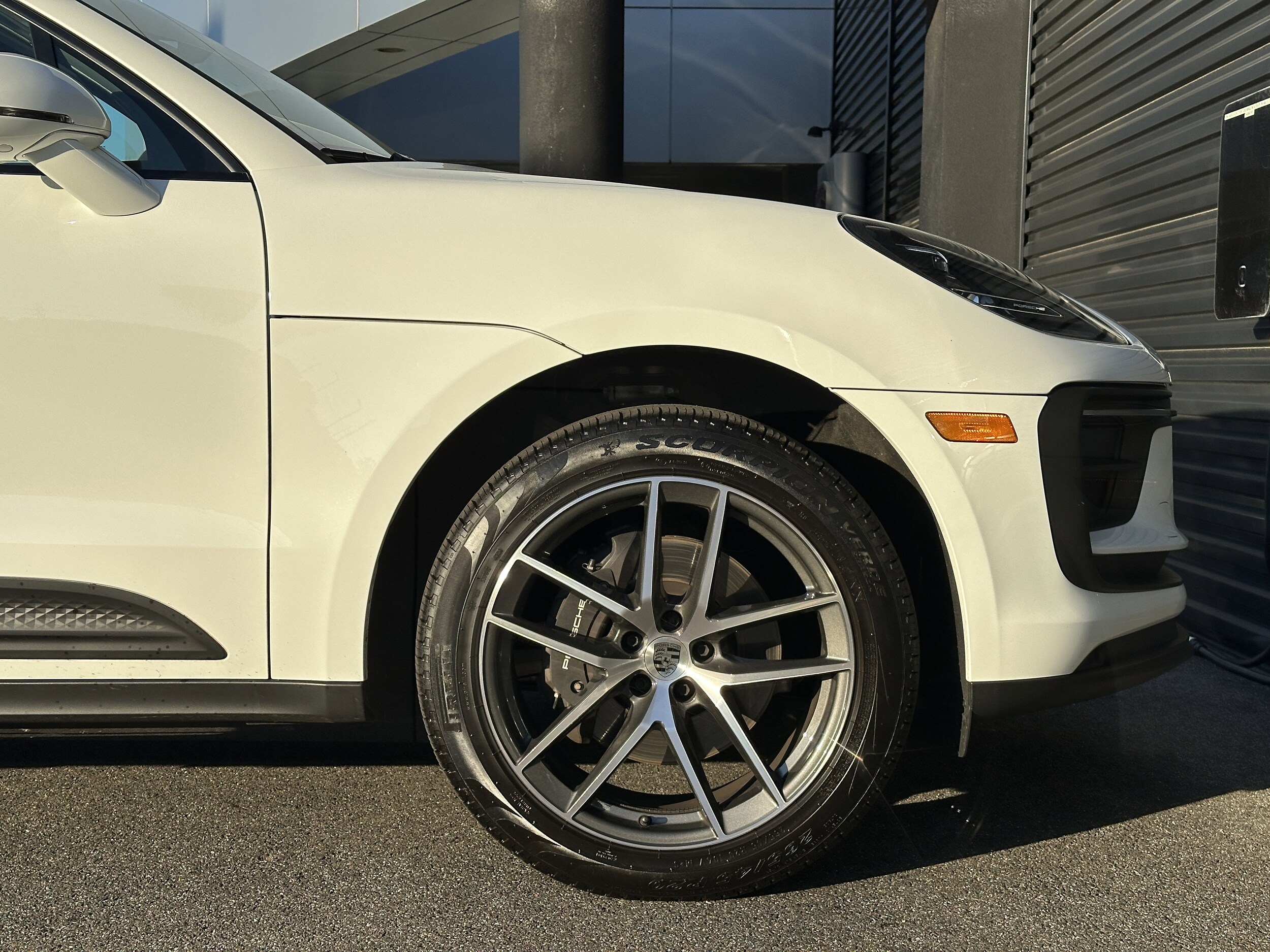 2025 Porsche Macan T - Photo 12