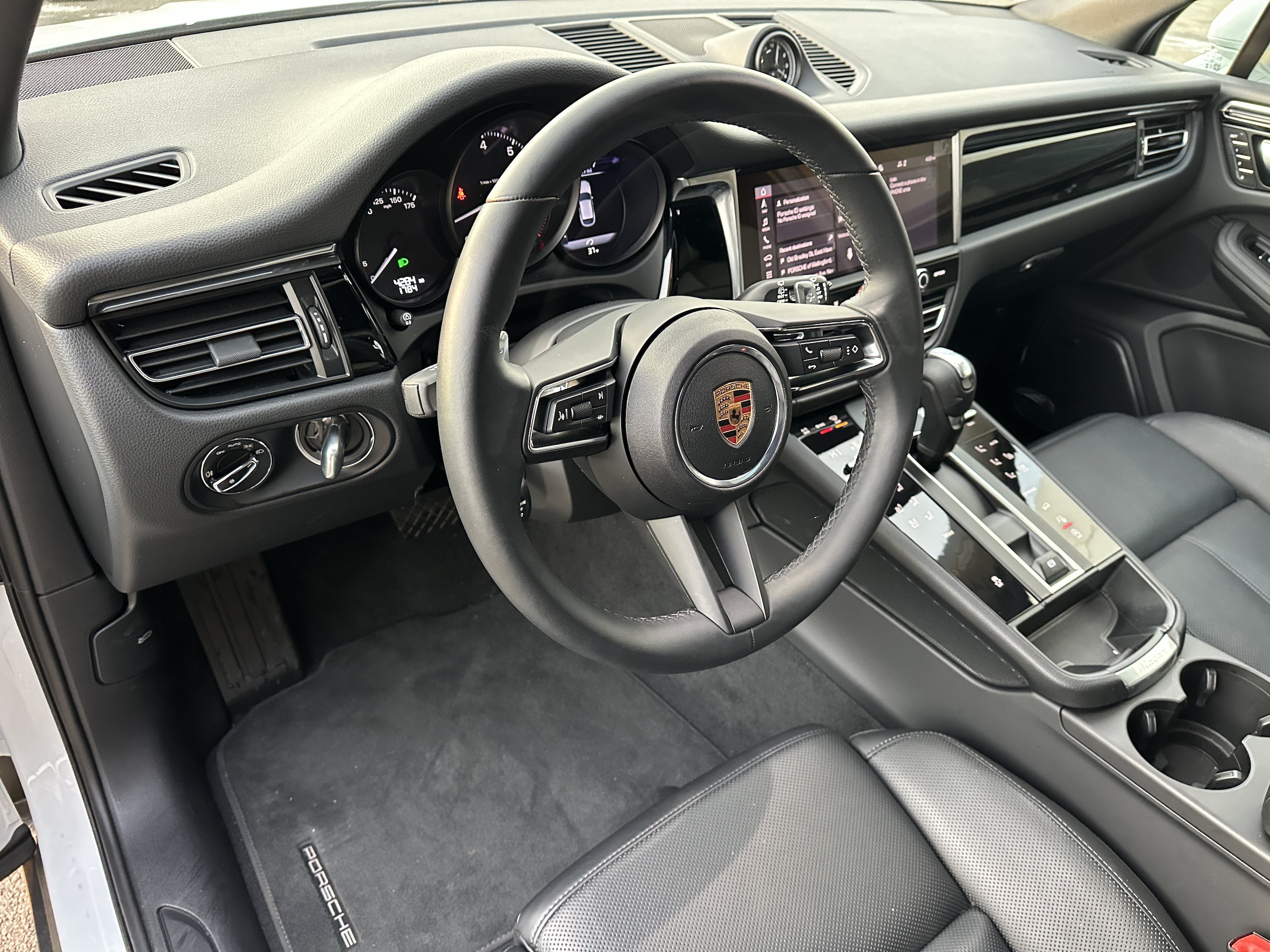 2025 Porsche Macan T - Photo 4