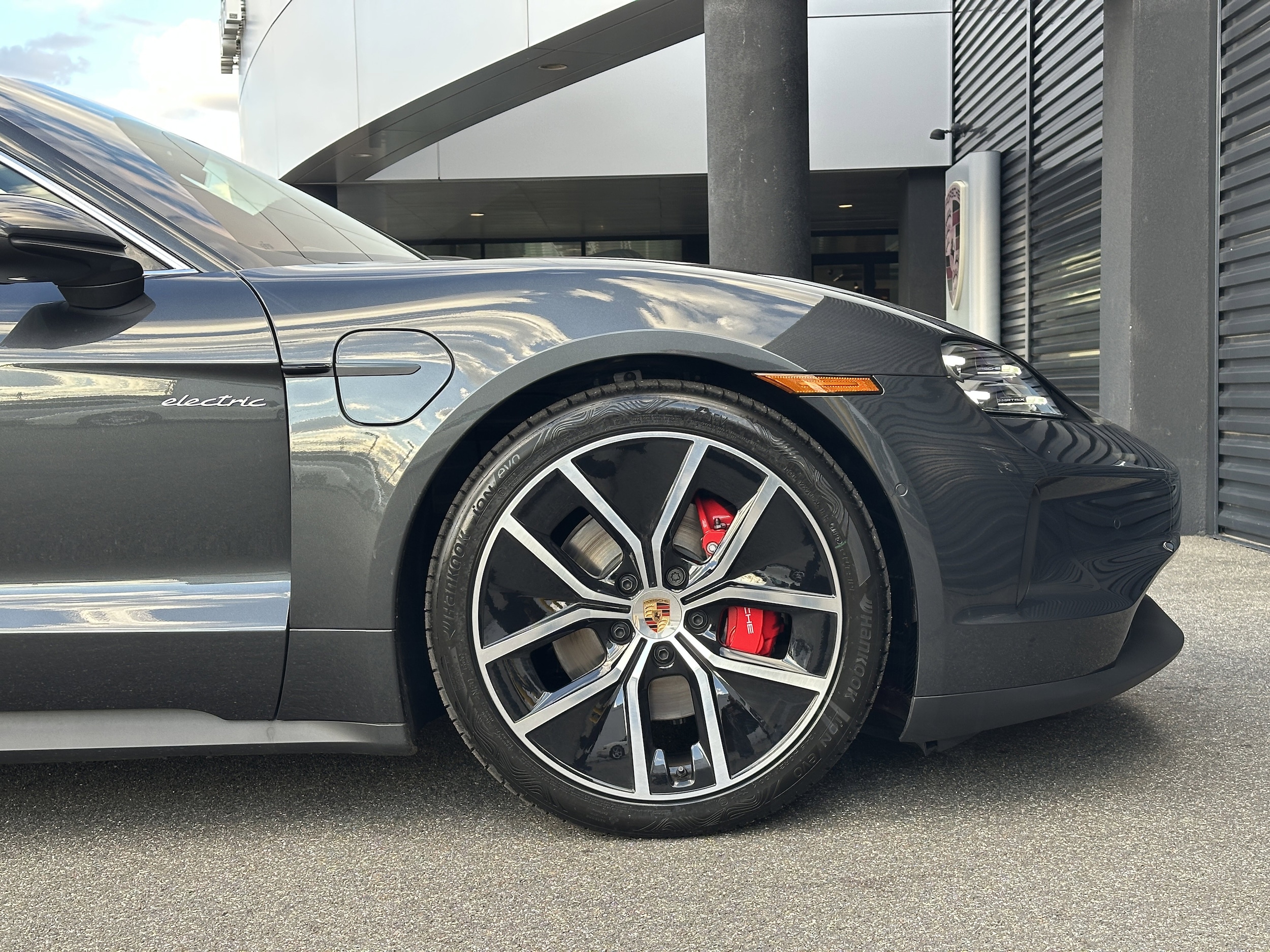 2026 Porsche Taycan S - Photo 12
