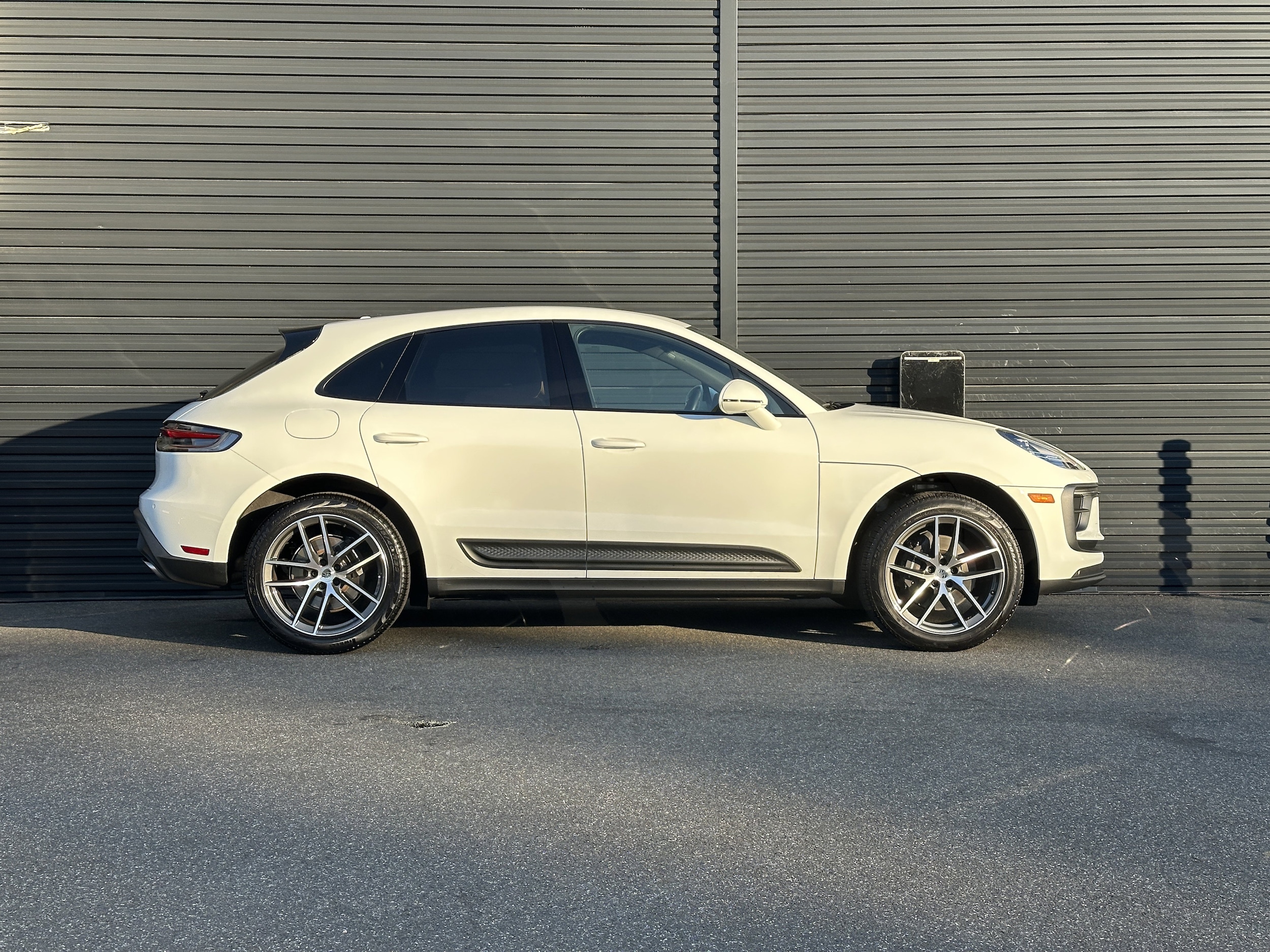 2025 Porsche Macan T - Photo 9