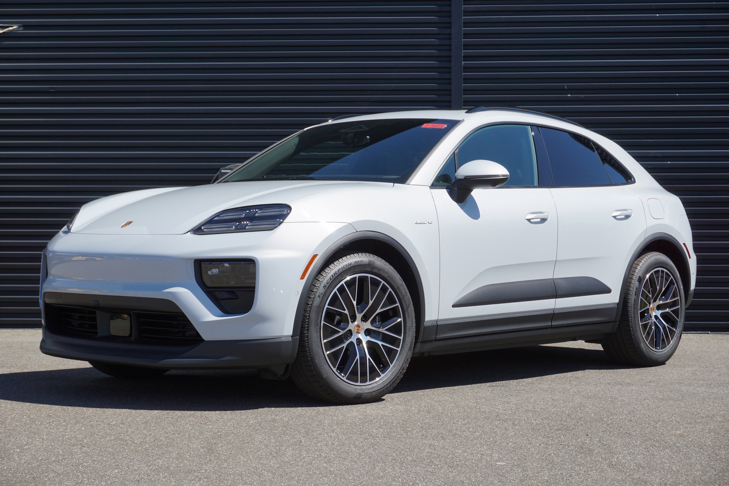 2026 Porsche Macan Base