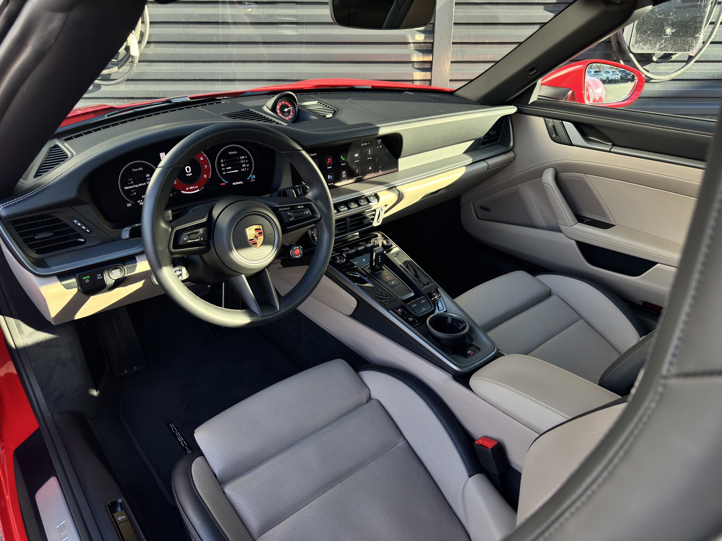 2025 Porsche 911 Cabriolet photo 4