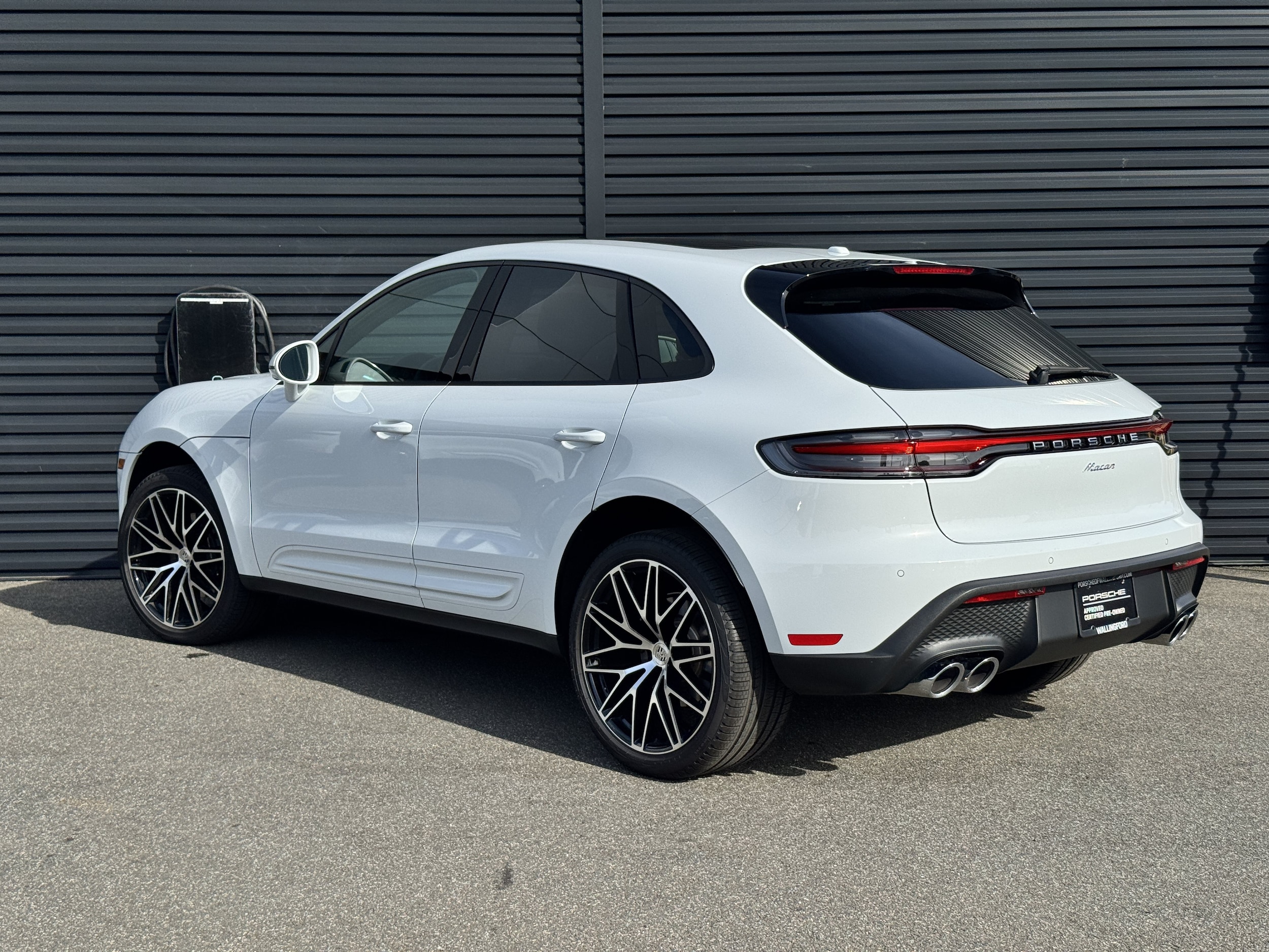 2025 Porsche Macan T - Photo 3