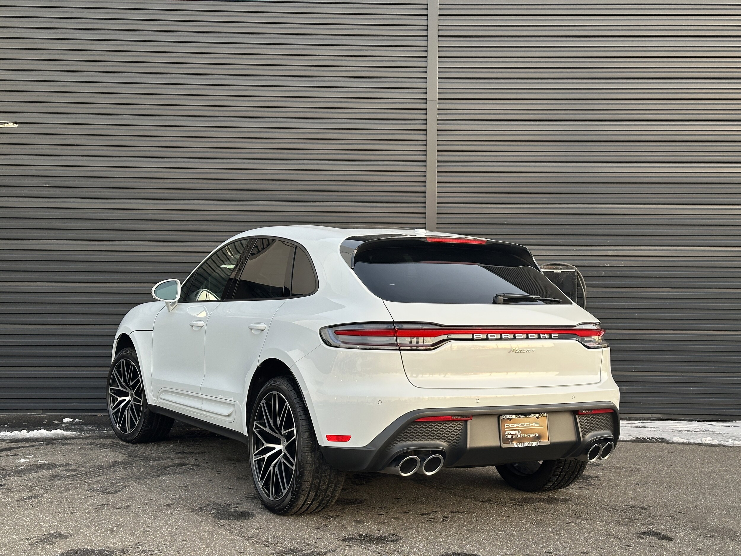 2025 Porsche Macan T photo 3