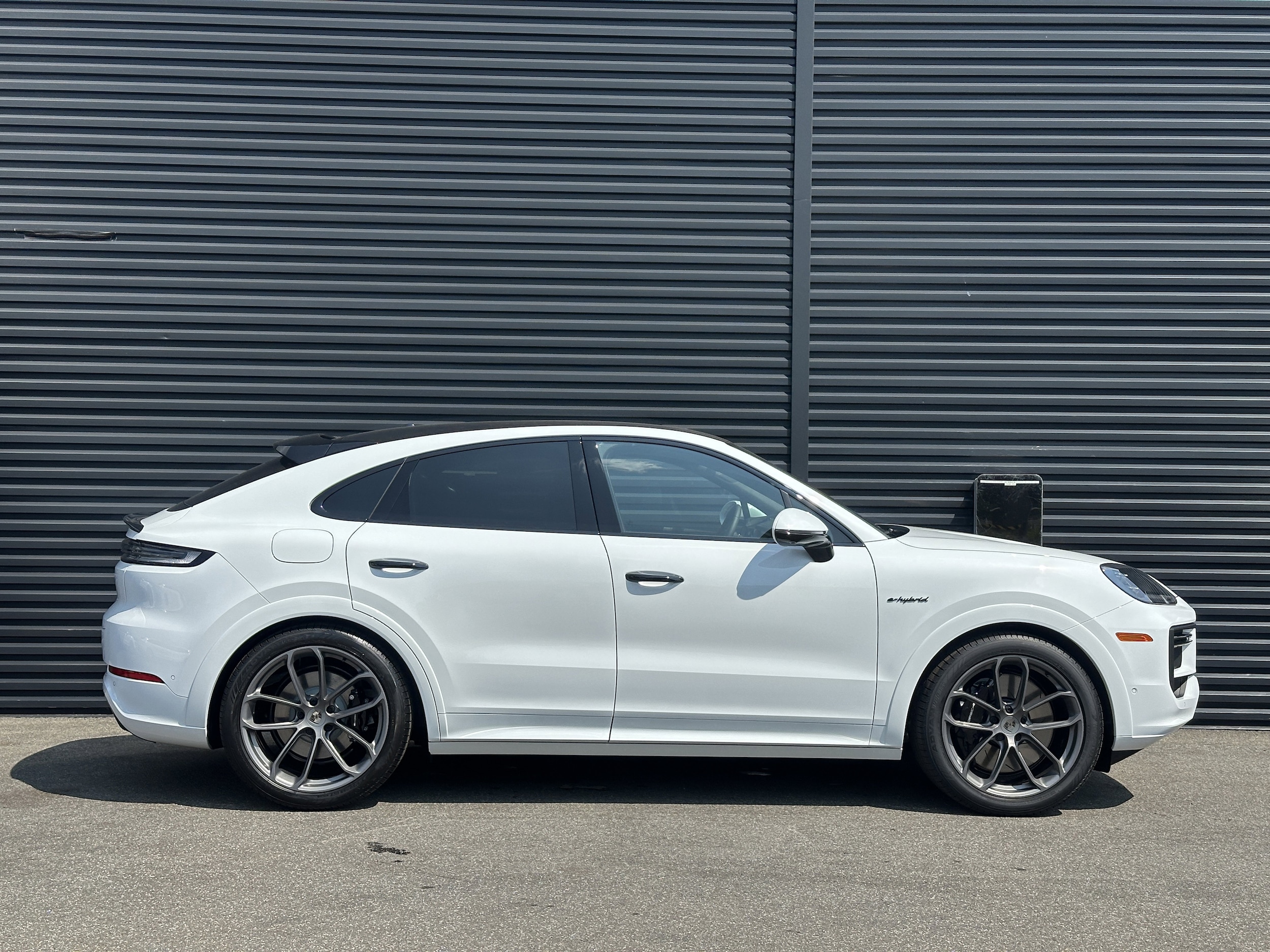 2025 Porsche Cayenne Coup Turbo E-Hybrid - Photo 9