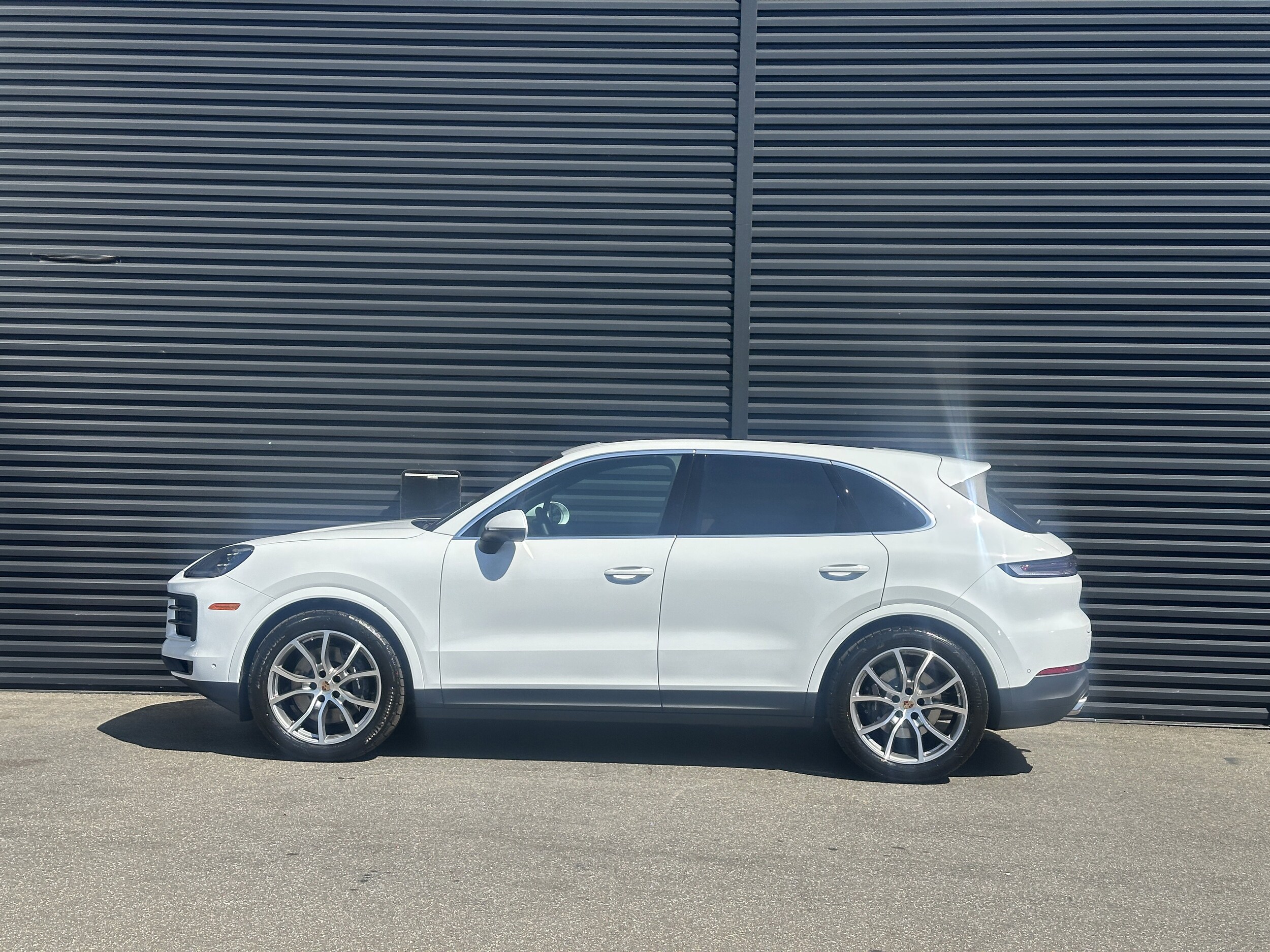 2026 Porsche Cayenne photo 2