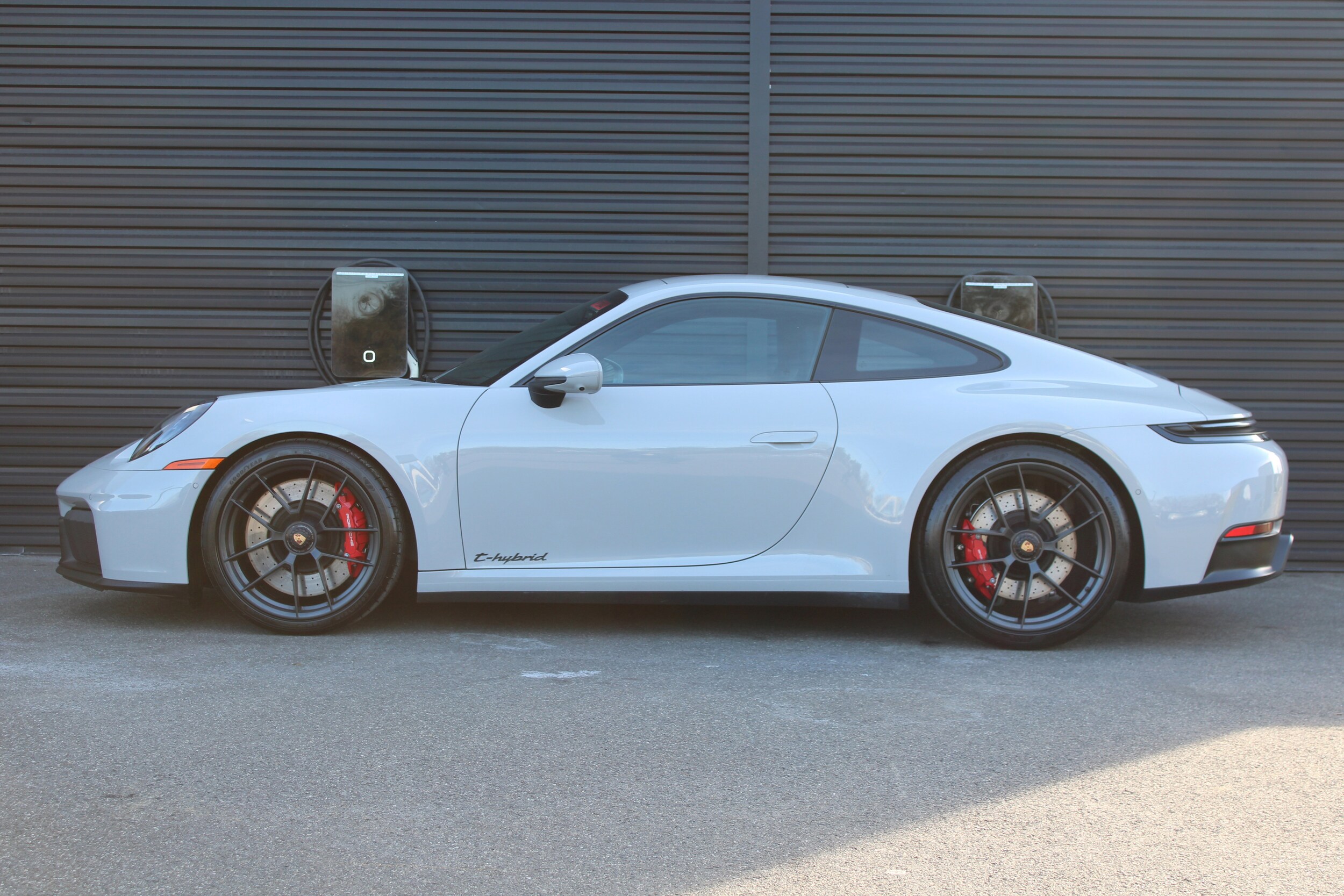 2025 Porsche 911 4 GTS photo 2