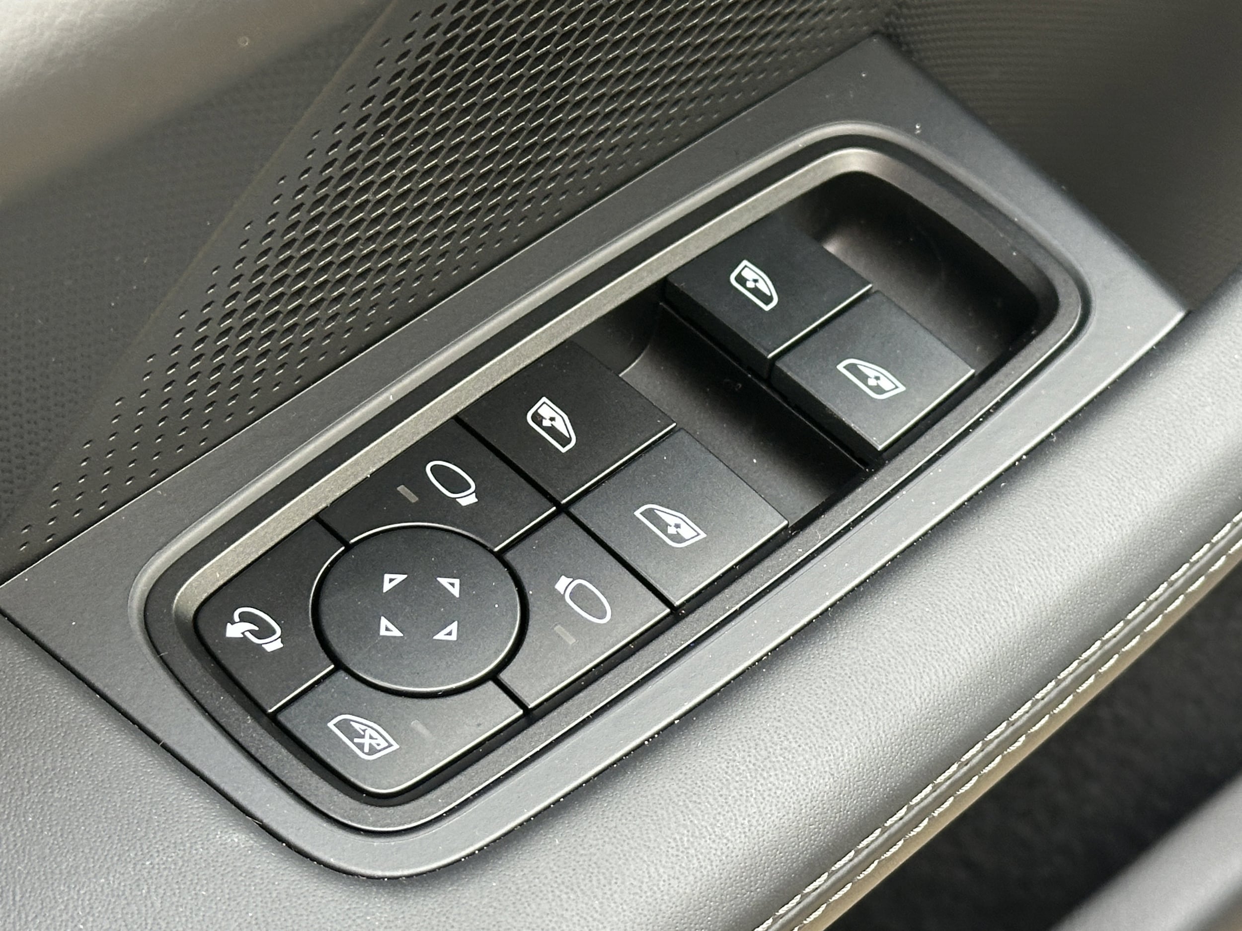 2026 Porsche Taycan S - Photo 31