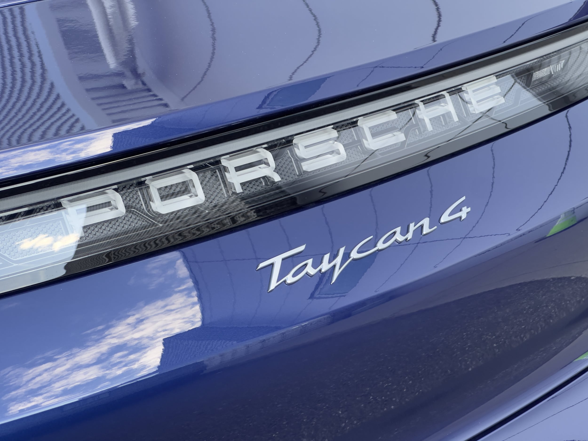 2025 Porsche Taycan Base - Photo 18