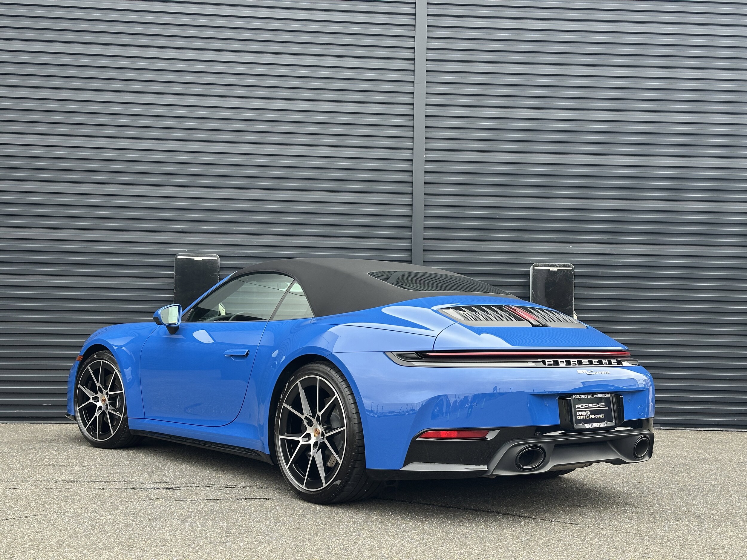 2025 Porsche 911 Cabriolet photo 2
