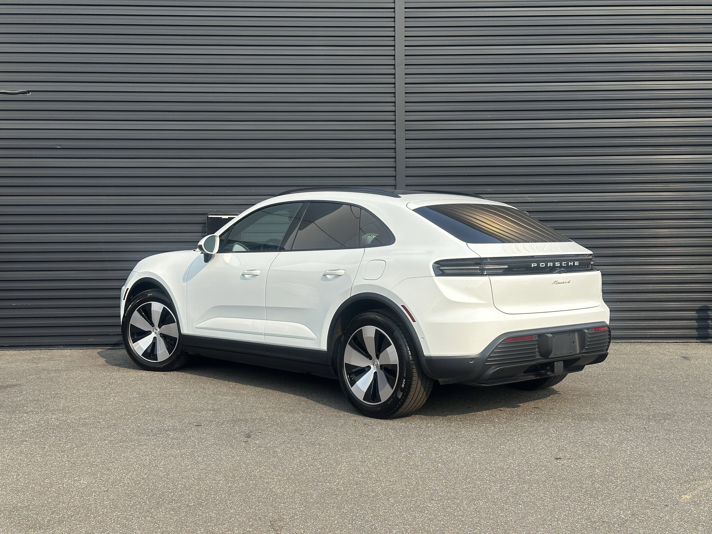 2024 Porsche Macan Electric 4 photo 3