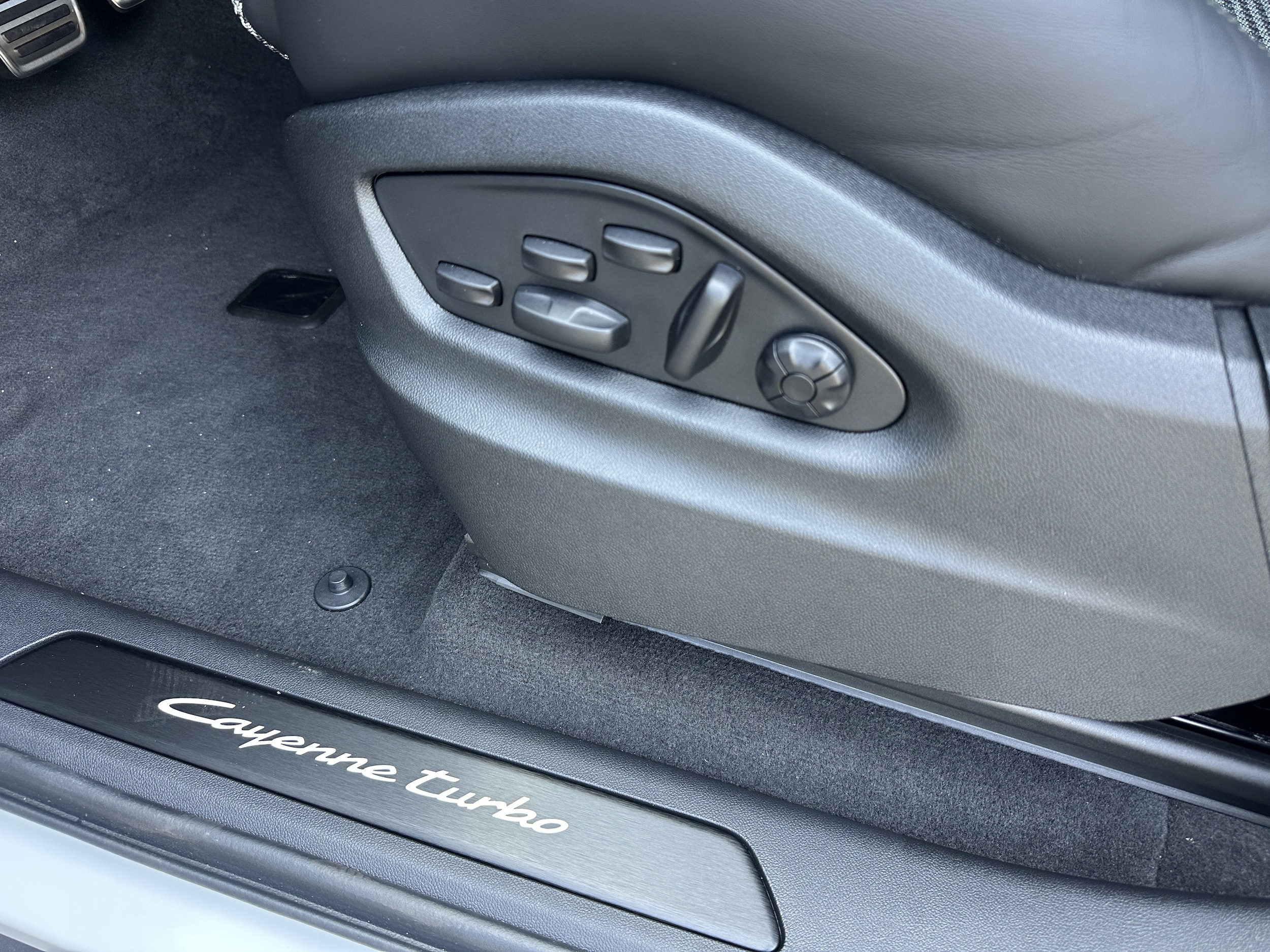 2025 Porsche Cayenne Coup Turbo E-Hybrid - Photo 22