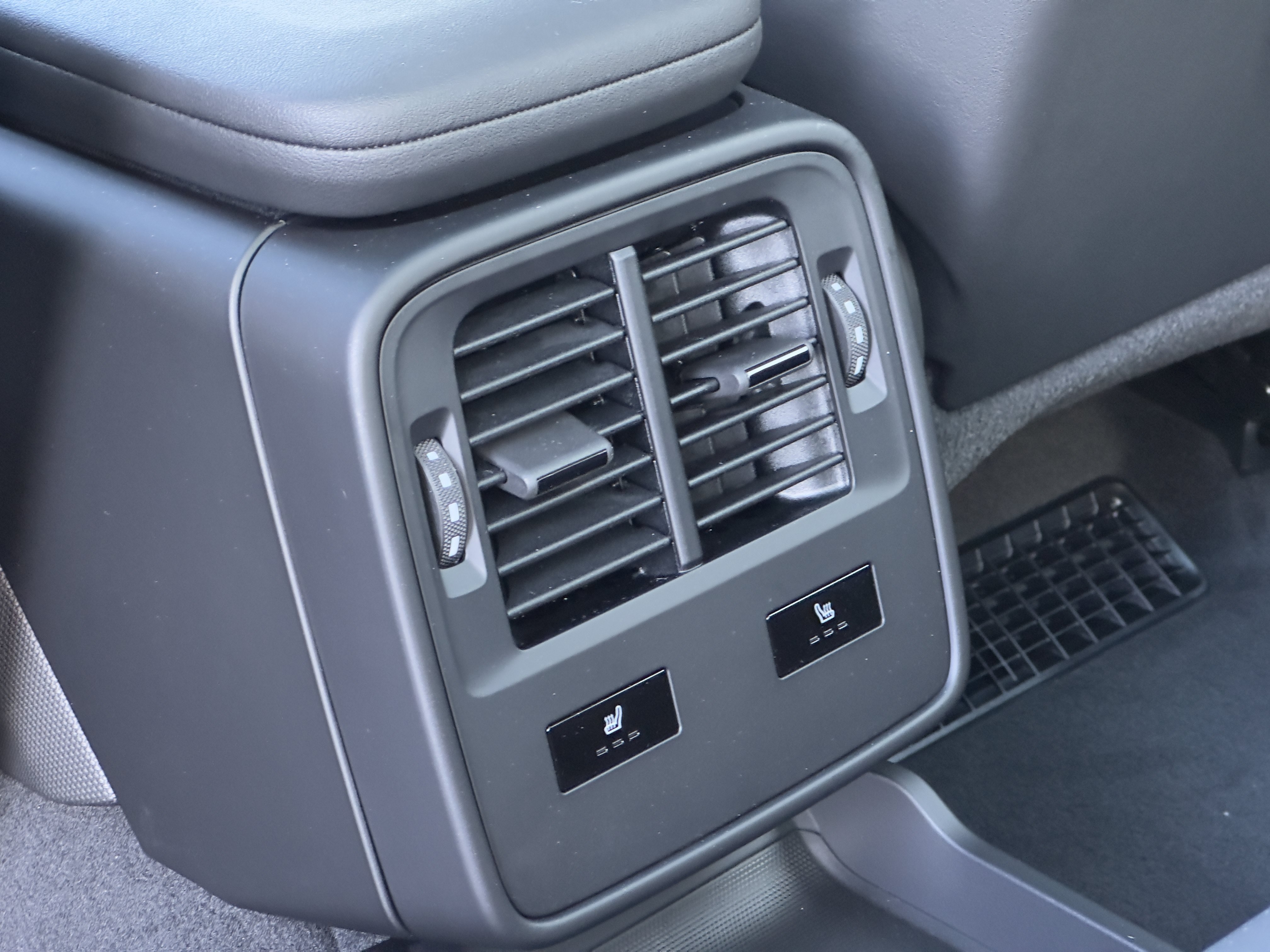 2025 Porsche Taycan Base - Photo 28