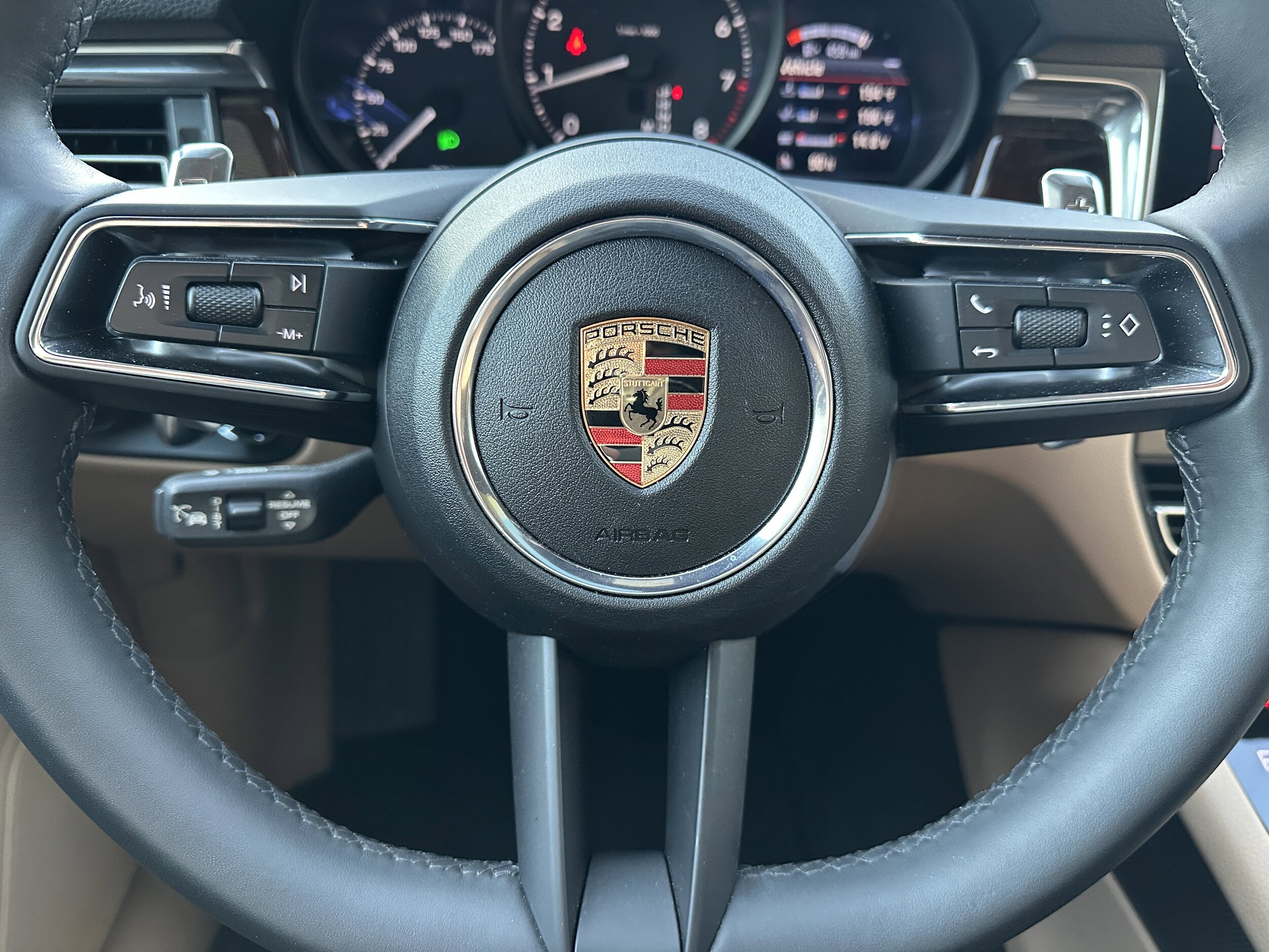 2025 Porsche Macan T - Photo 22