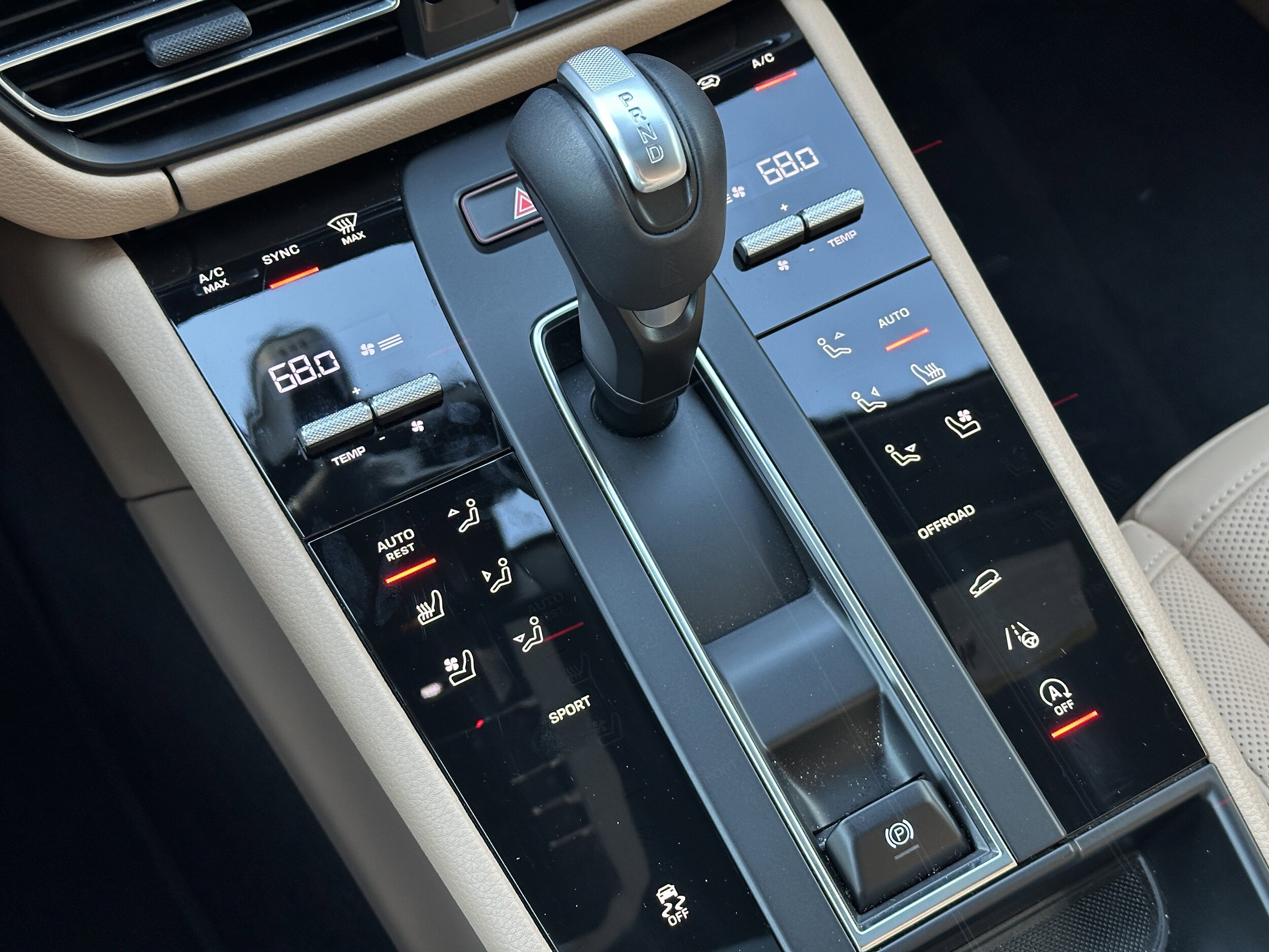 2025 Porsche Macan T - Photo 21