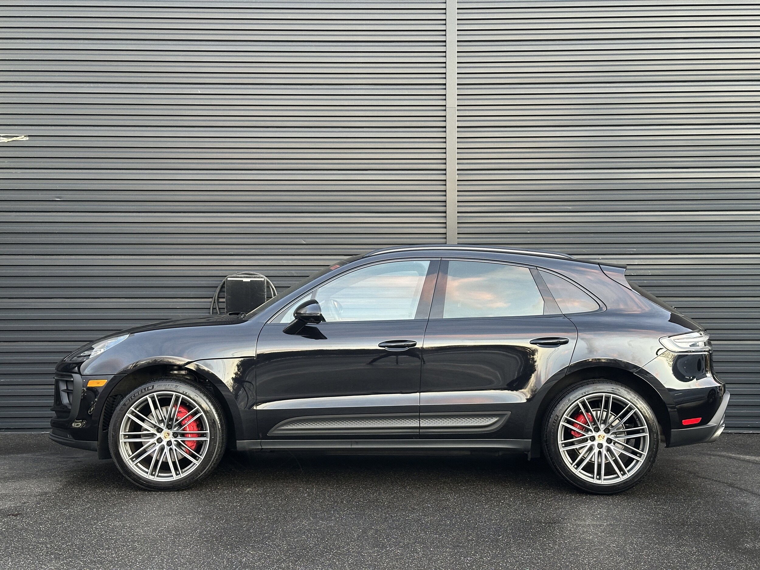 2025 Porsche Macan S photo 2