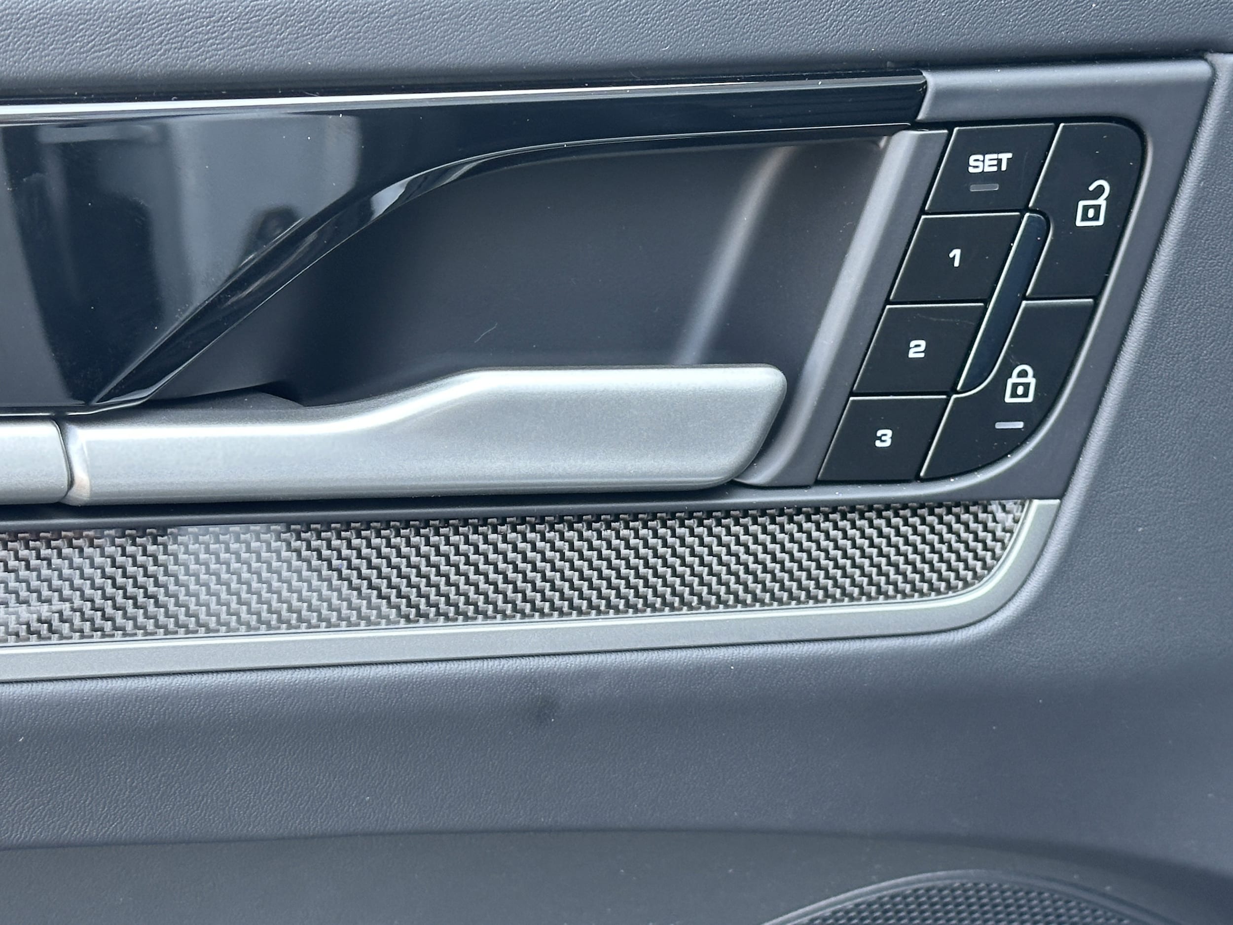 2025 Porsche Cayenne Coup Turbo E-Hybrid - Photo 23