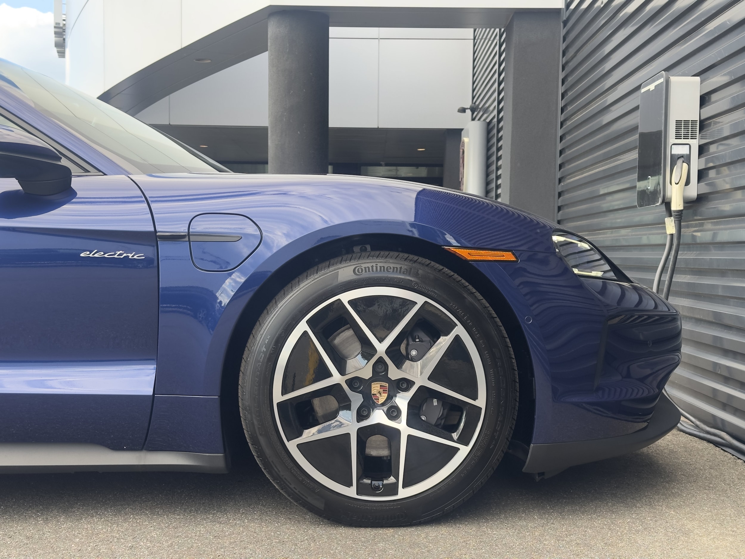 2025 Porsche Taycan Base - Photo 13