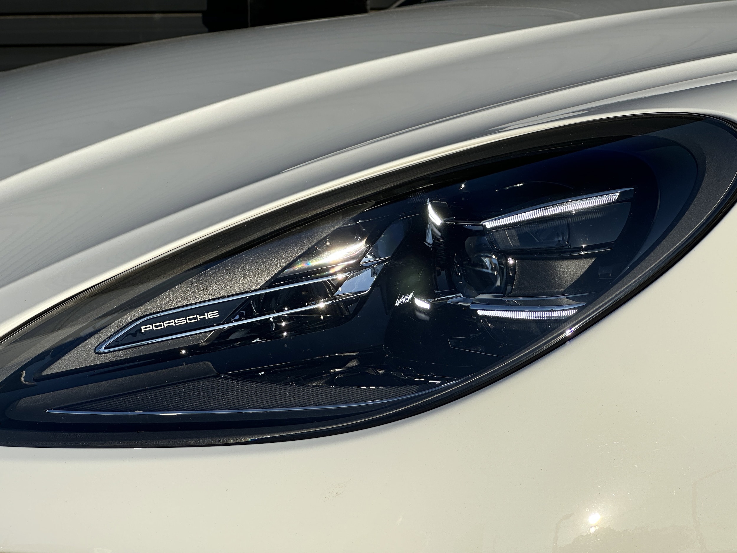 2025 Porsche Macan T - Photo 15