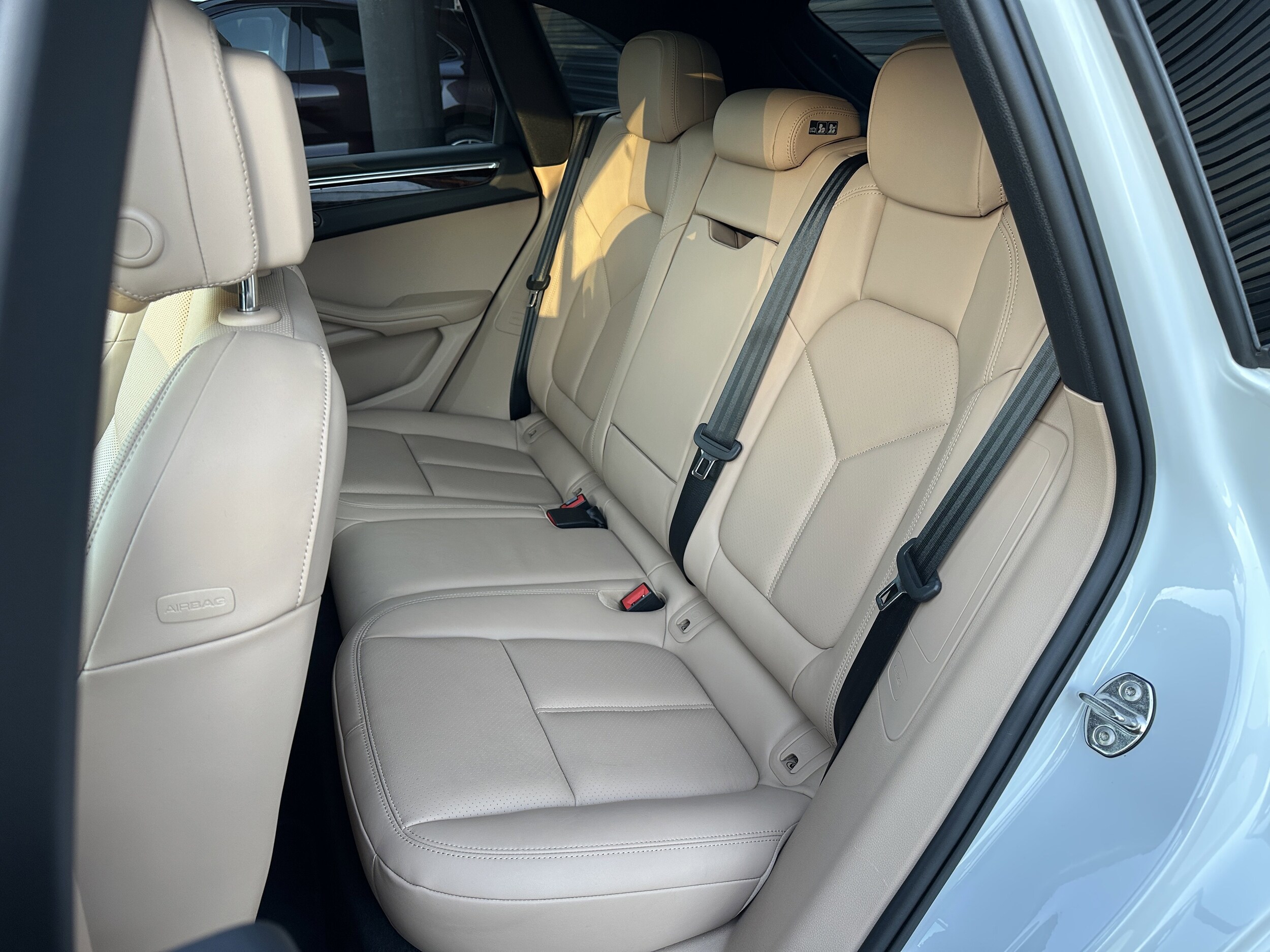 2025 Porsche Macan T - Photo 30