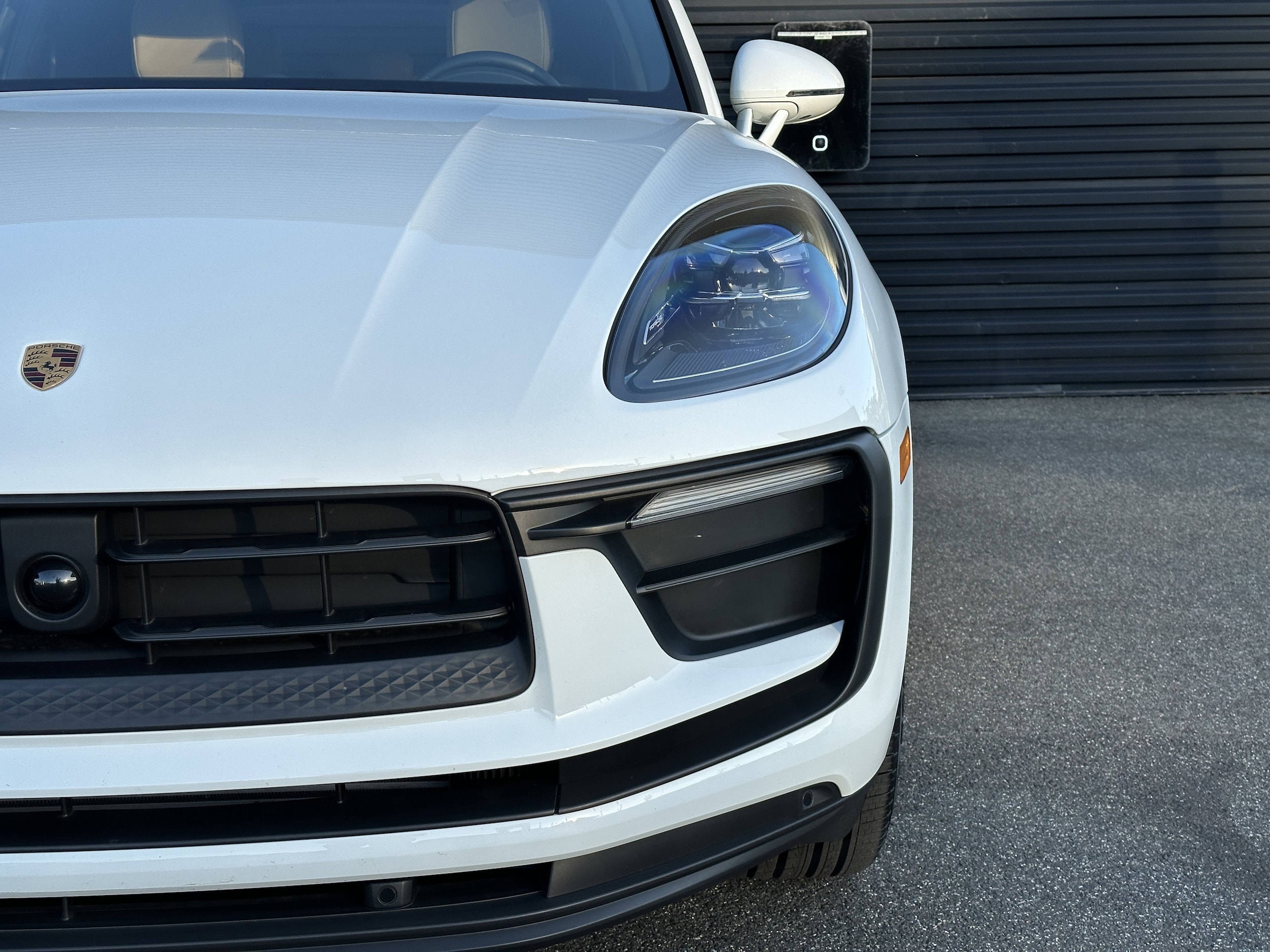 2025 Porsche Macan T - Photo 18