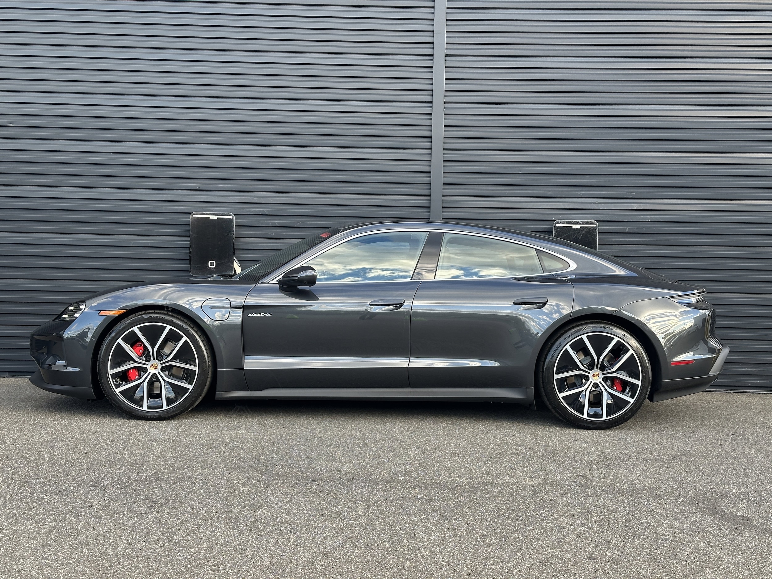 2026 Porsche Taycan S - Photo 2