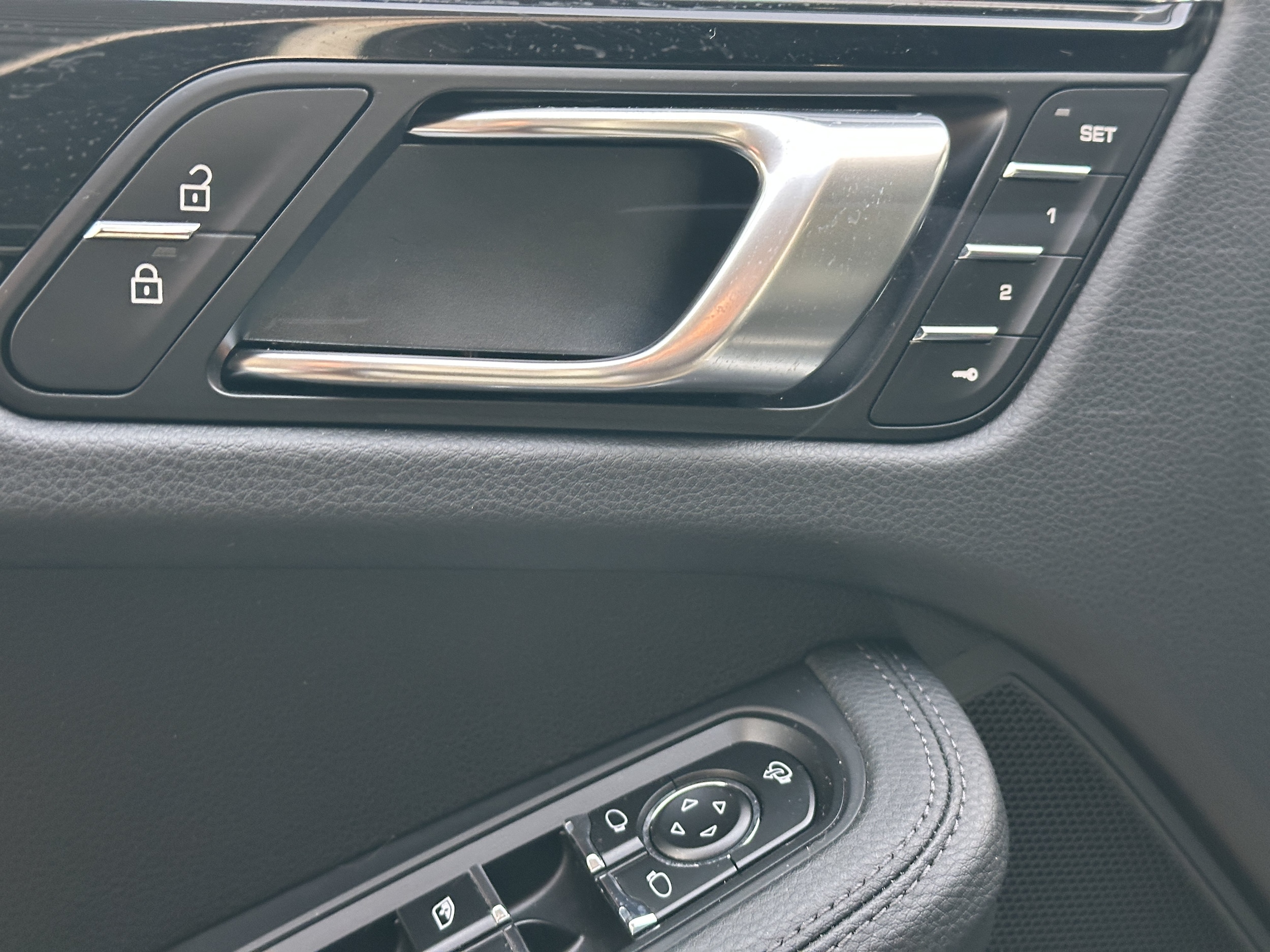 2025 Porsche Macan T - Photo 21