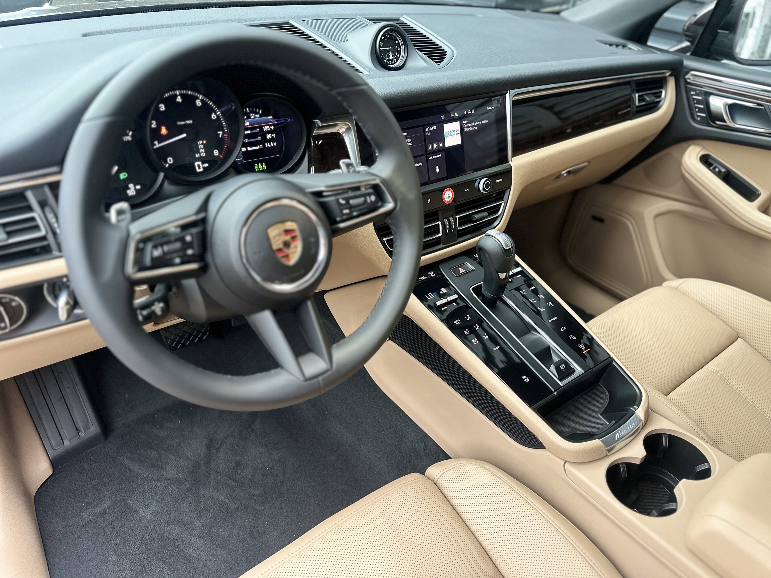 2025 Porsche Macan T photo 4
