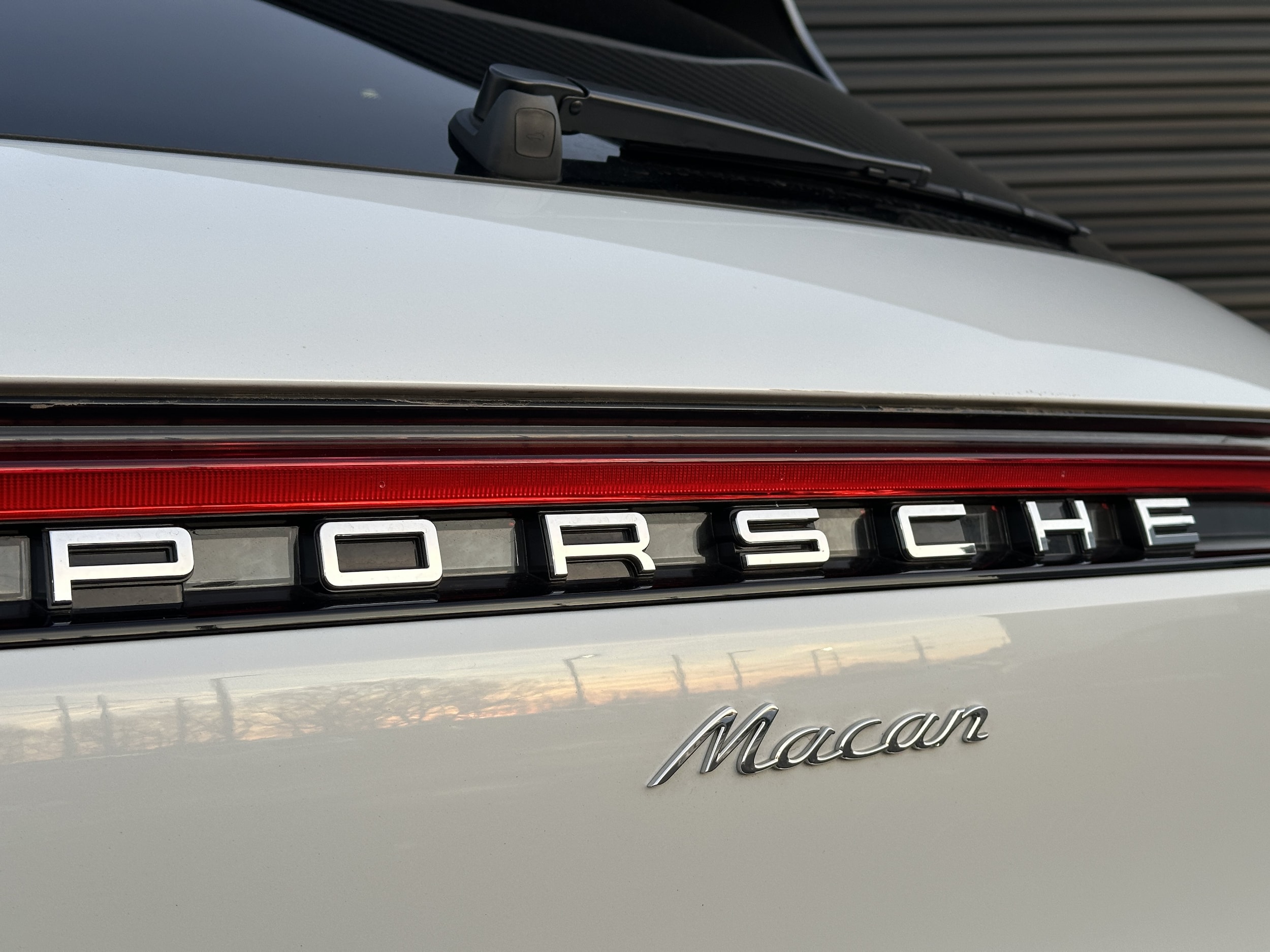 2025 Porsche Macan T - Photo 17