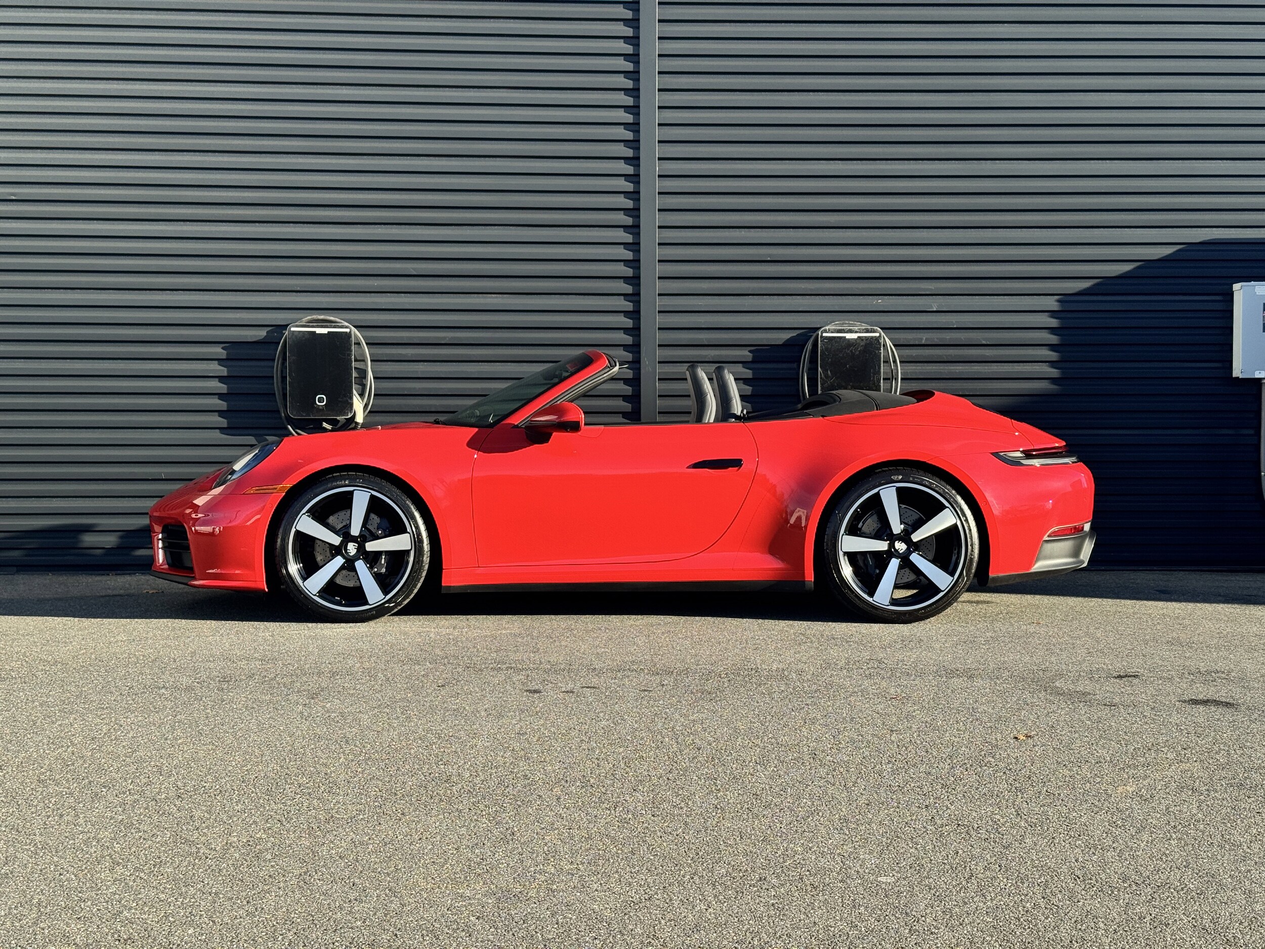 2025 Porsche 911 Cabriolet photo 2