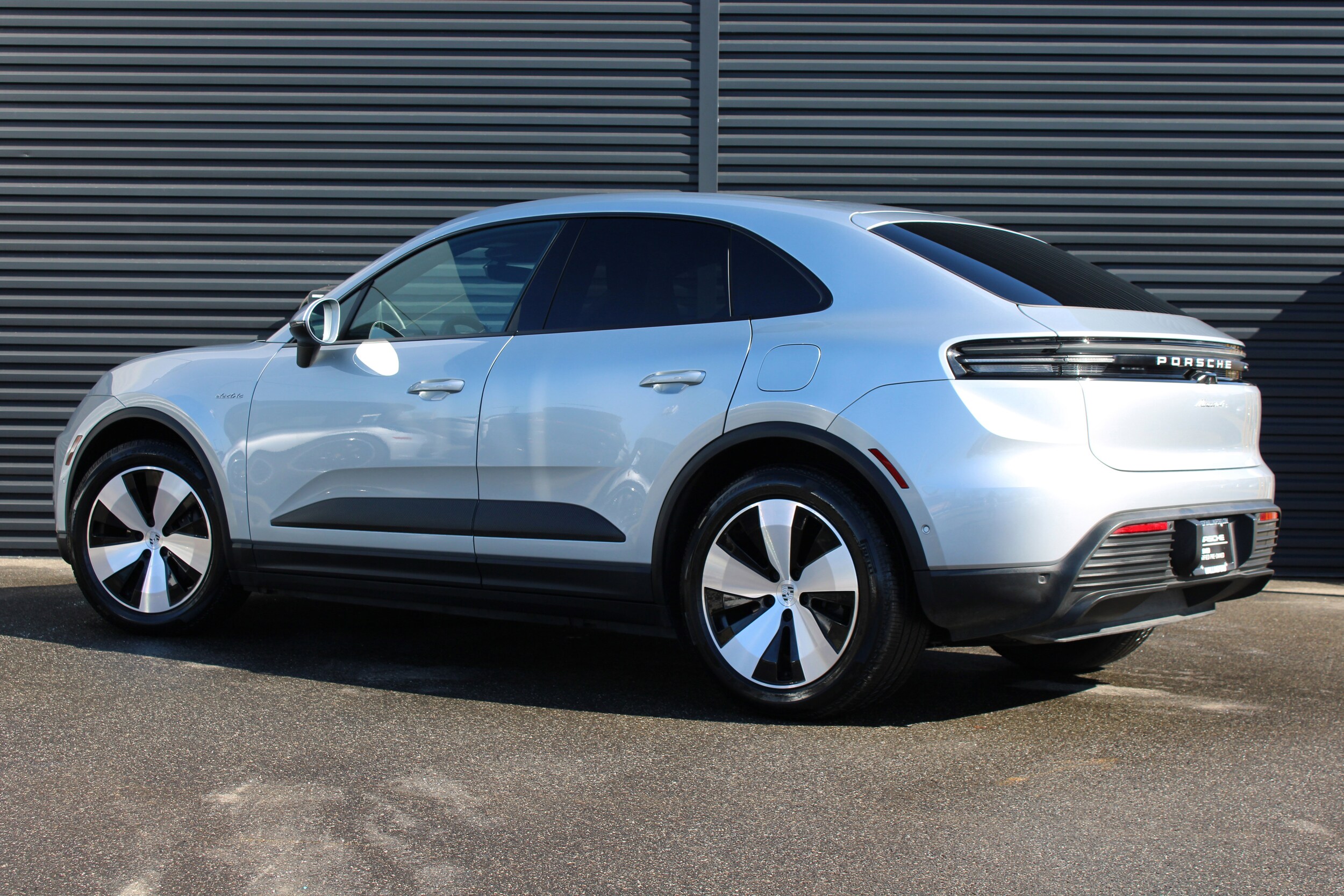 2024 Porsche Macan Electric 4 photo 3