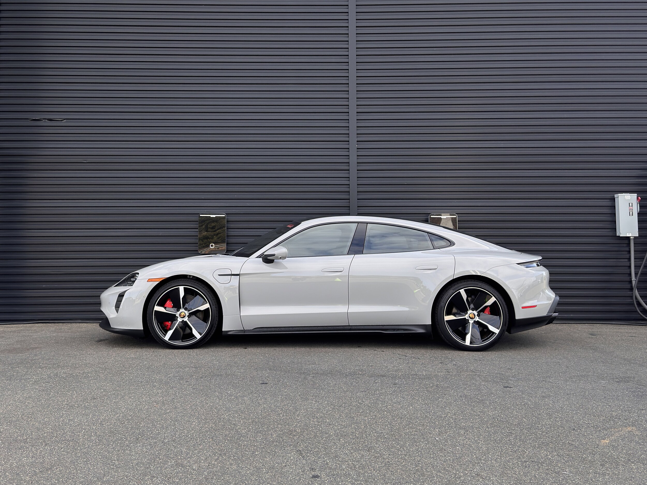 2024 Porsche Taycan GTS photo 2