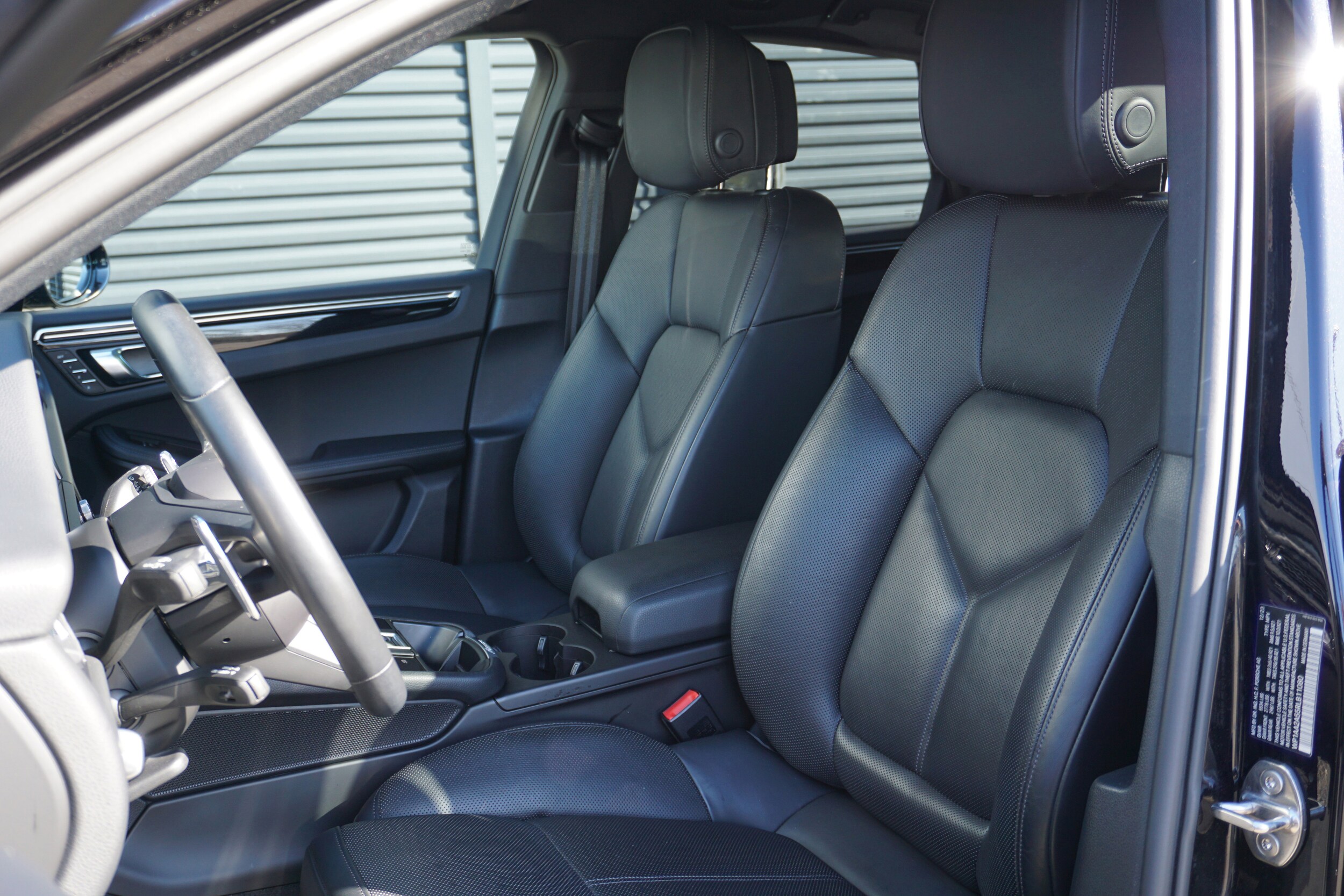 2024 Porsche Macan T photo 3