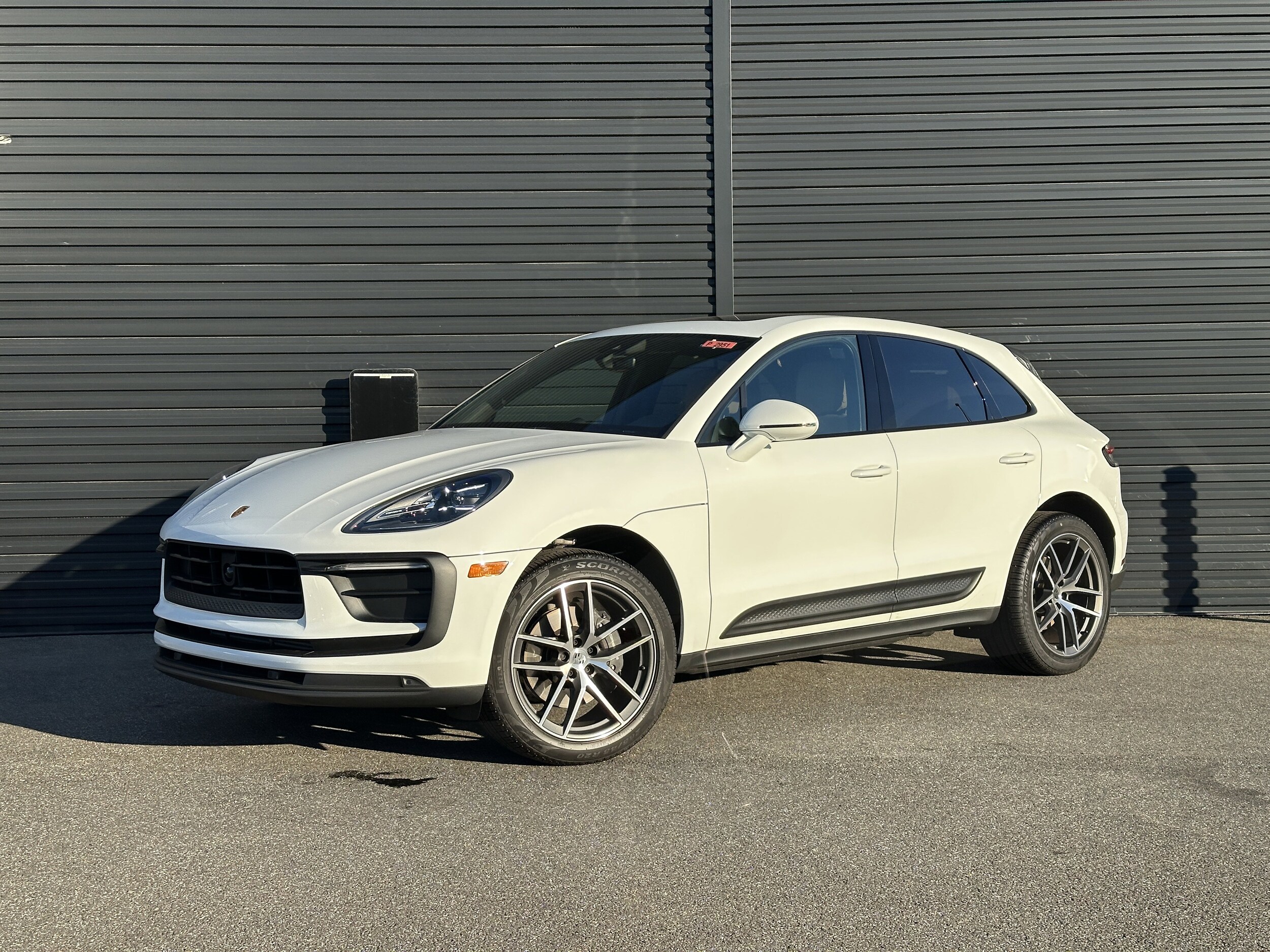 2025 Porsche Macan's photo