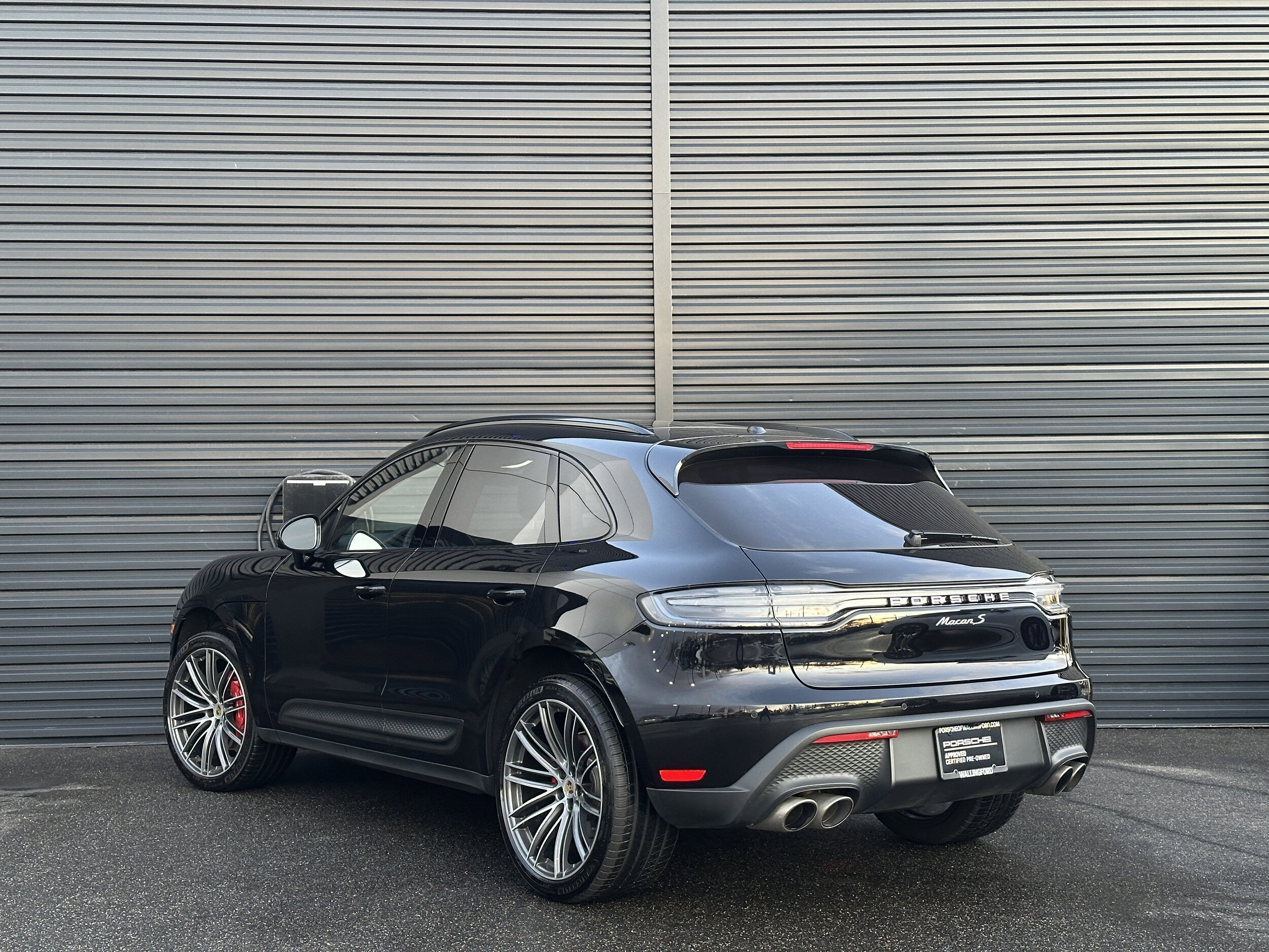 2025 Porsche Macan S photo 3