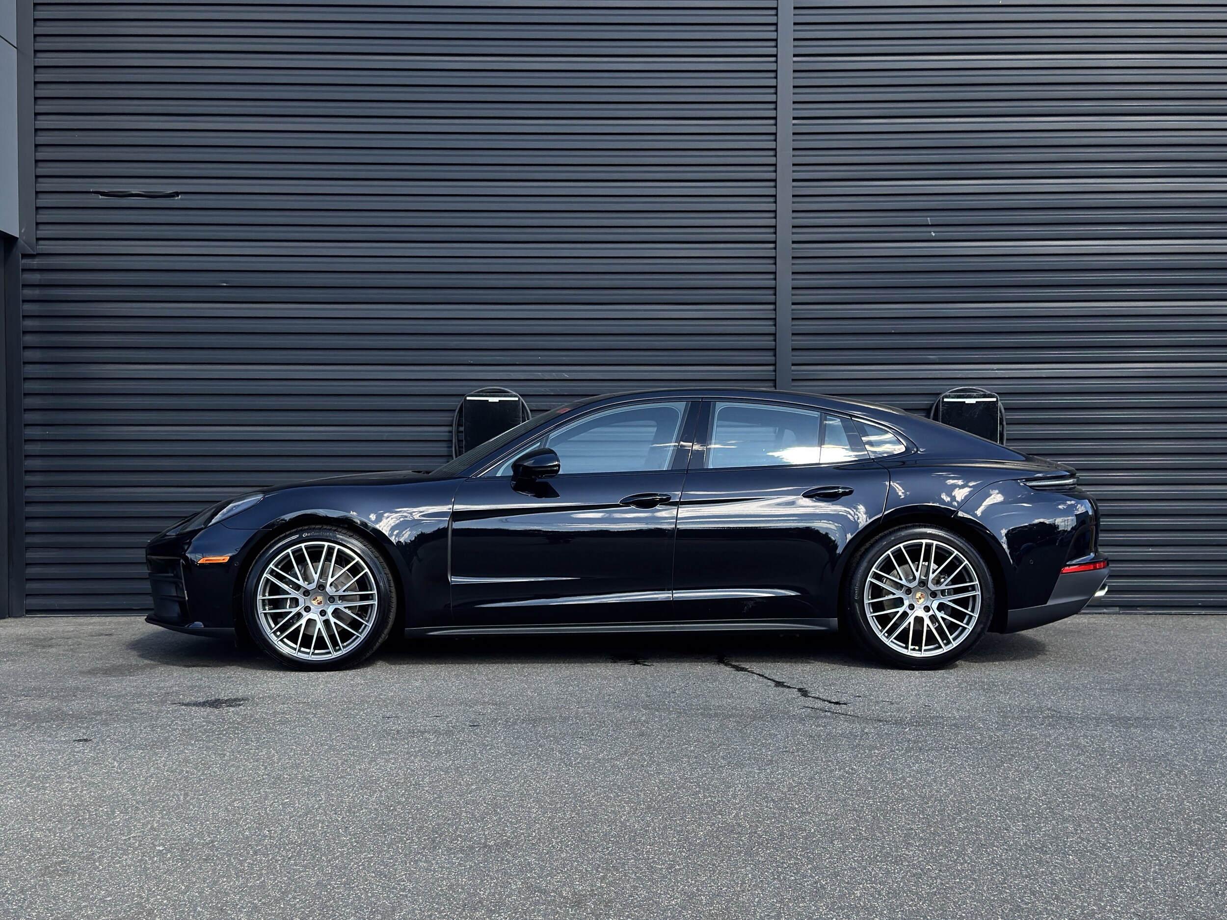 2025 Porsche Panamera 4 photo 2