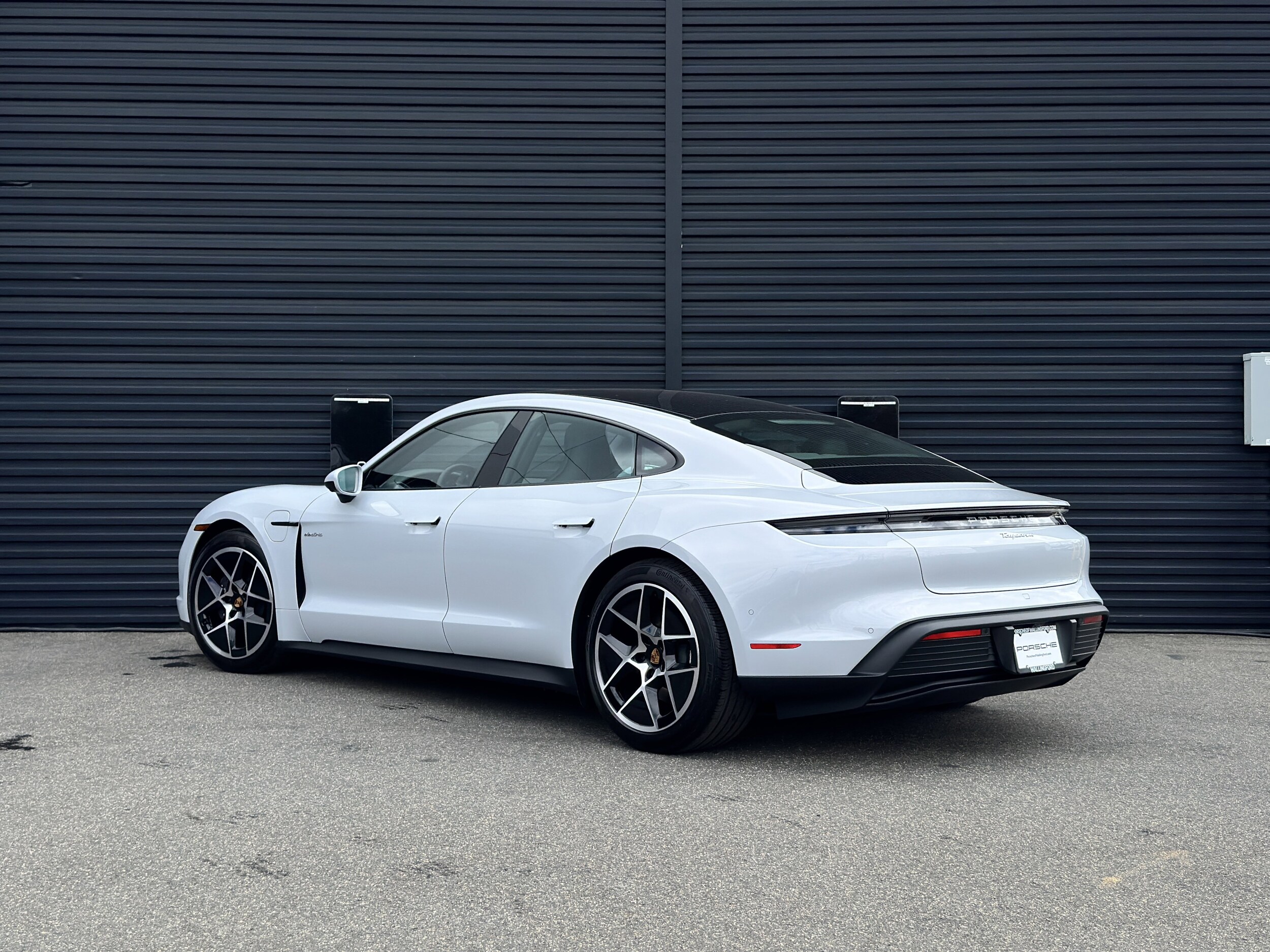 2025 Porsche Taycan 4 photo 3