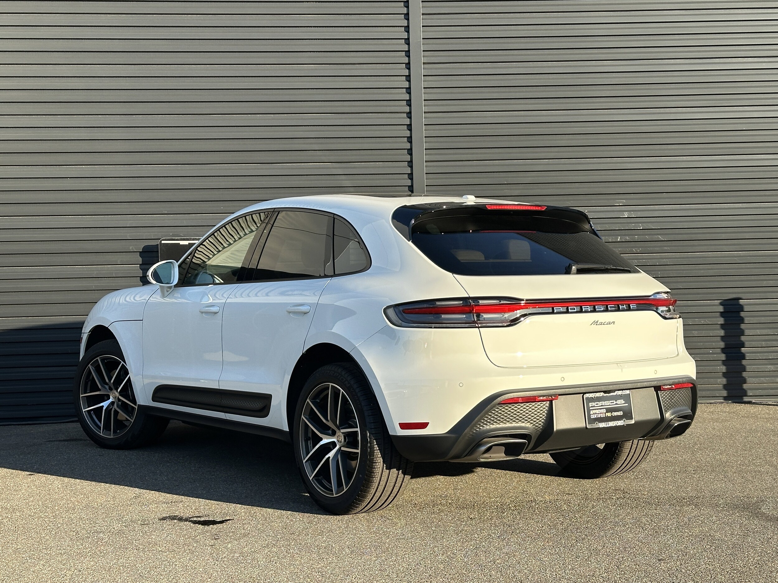 2025 Porsche Macan T photo 3