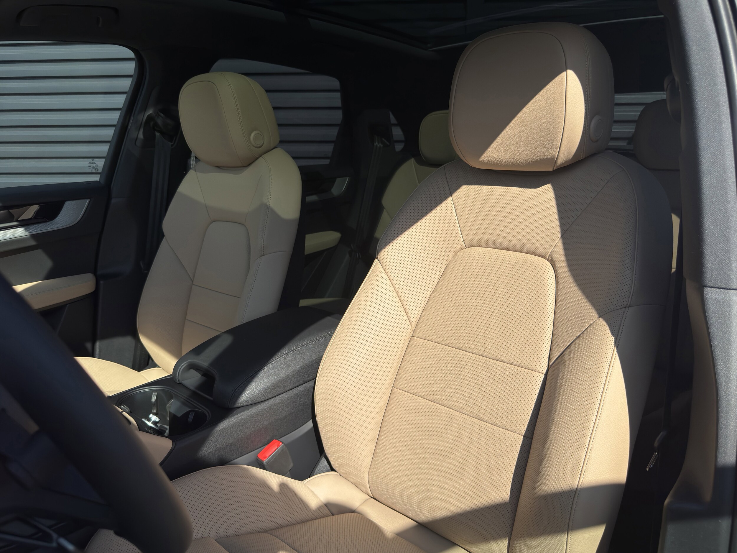 2025 Porsche Cayenne photo 4