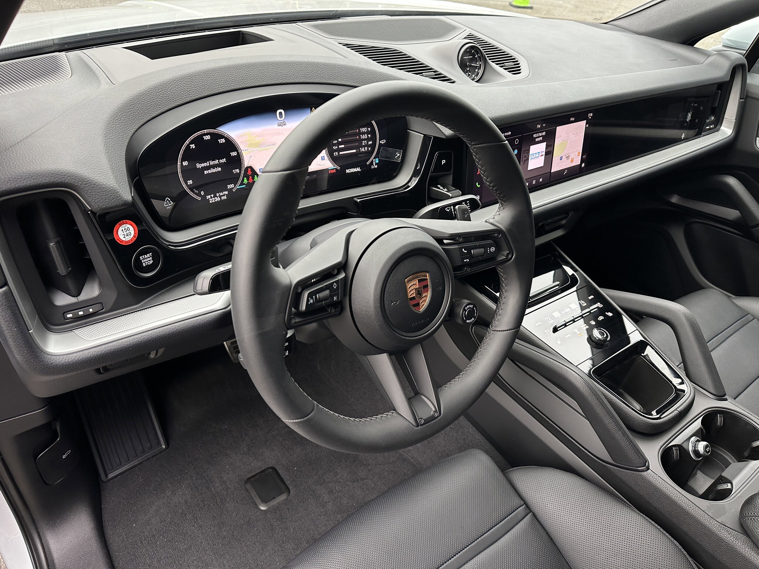 2025 Porsche Cayenne Coupe S photo 4