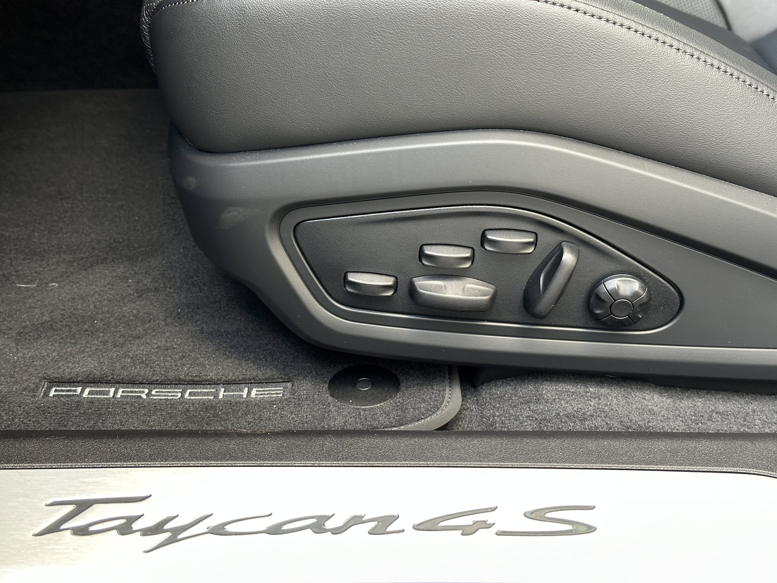 2026 Porsche Taycan S - Photo 29