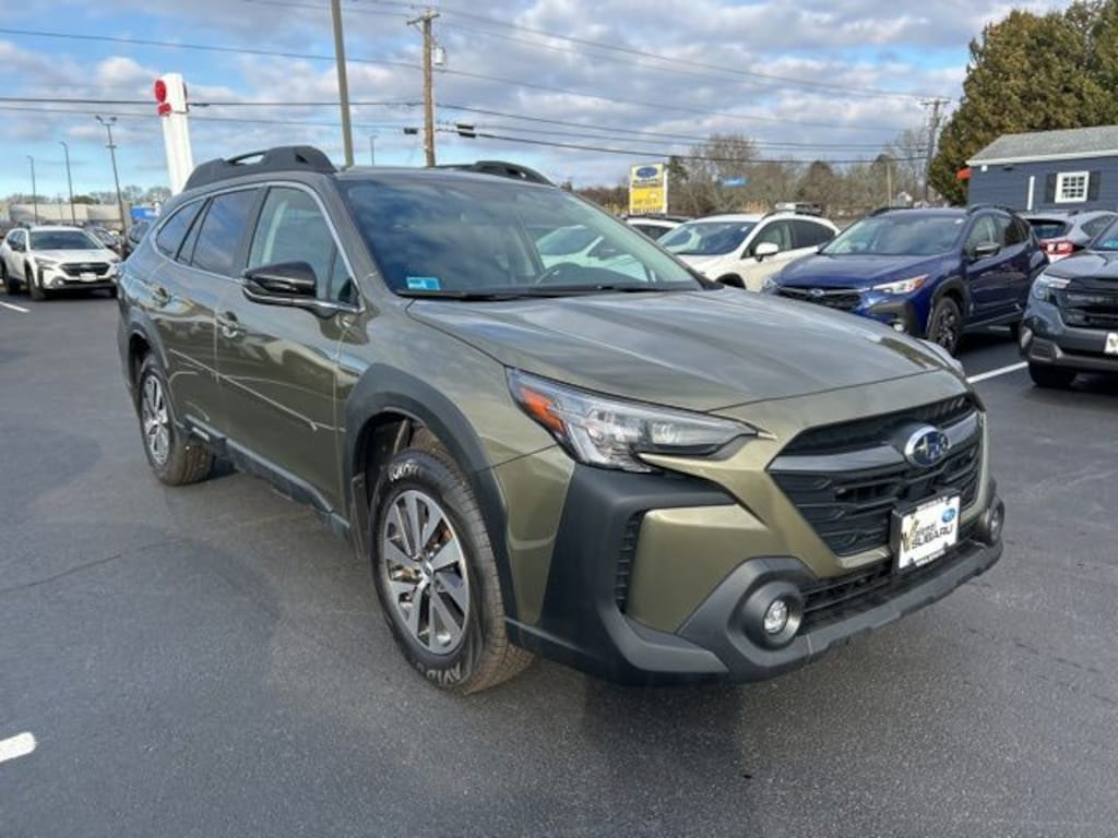 Used 2025 Subaru Outback Premium SUV