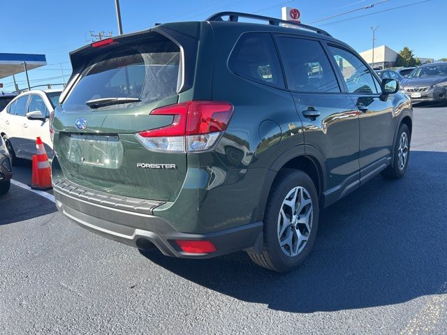2023 Subaru Forester Premium photo 4
