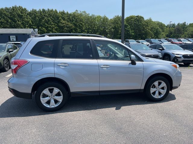 2016 Subaru Forester 2.5i Premium photo 3